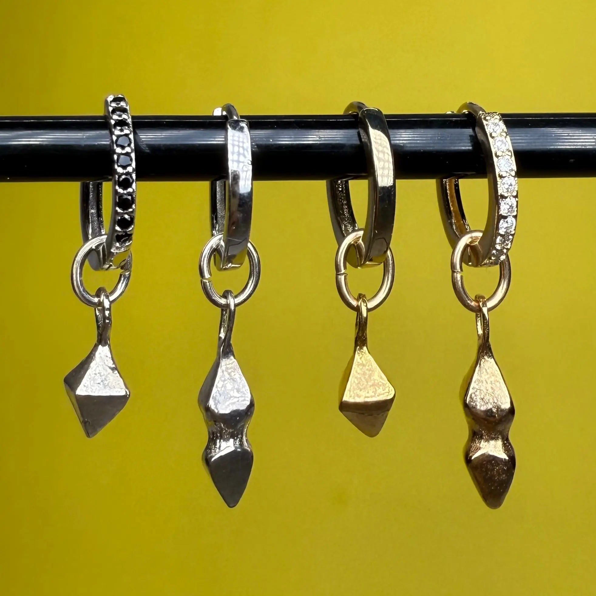 Örhänge - Droppnitar - L8Hasselblad