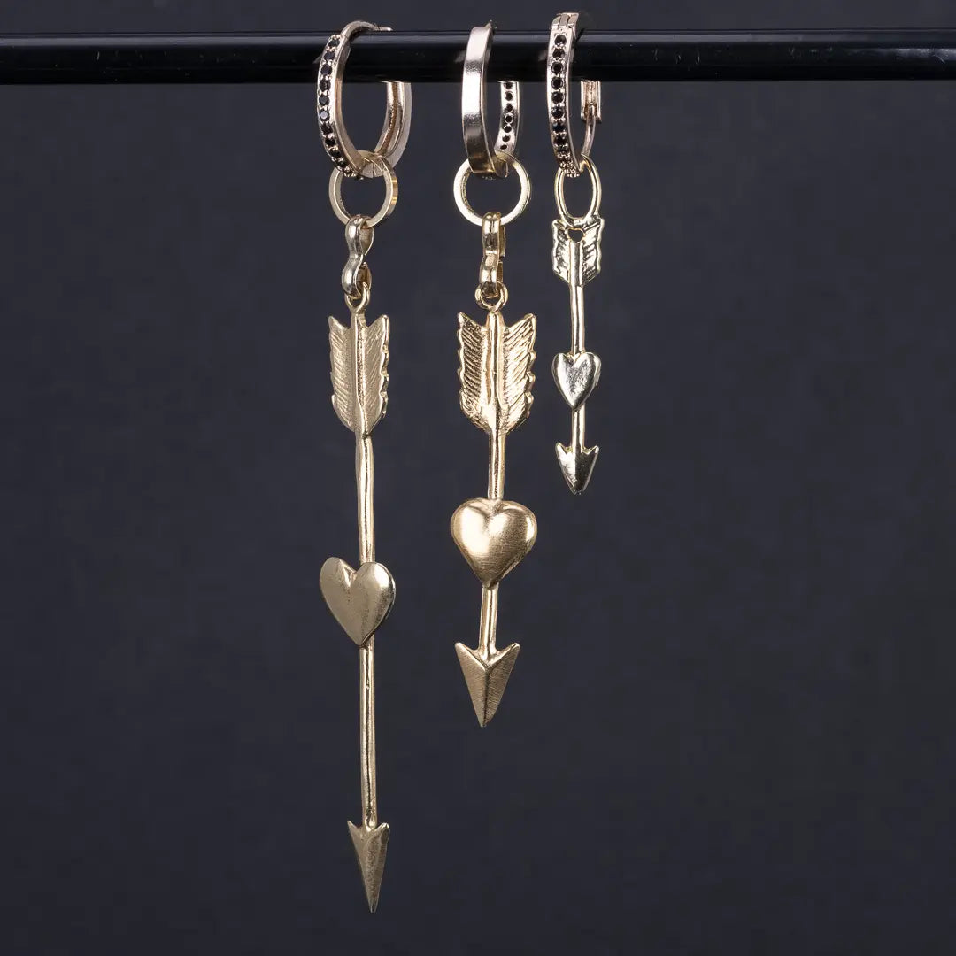 Örhänge Hjärtpil Med Svarta Zirkoner L8Hasselblad