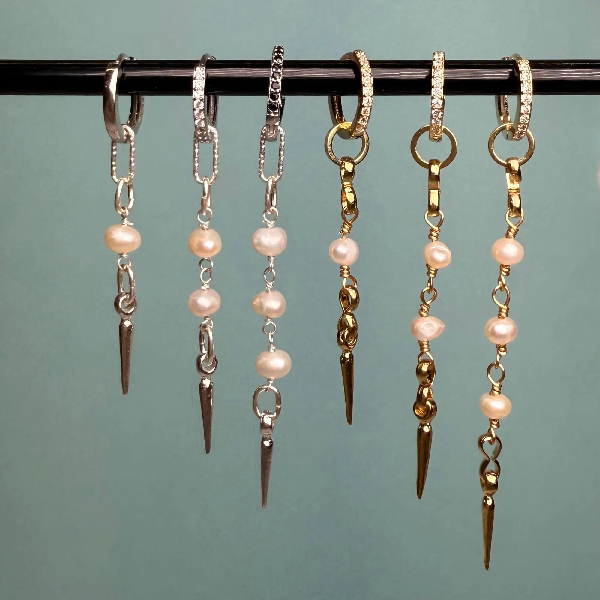 Örhänge - Vita pärlband - L8Hasselblad