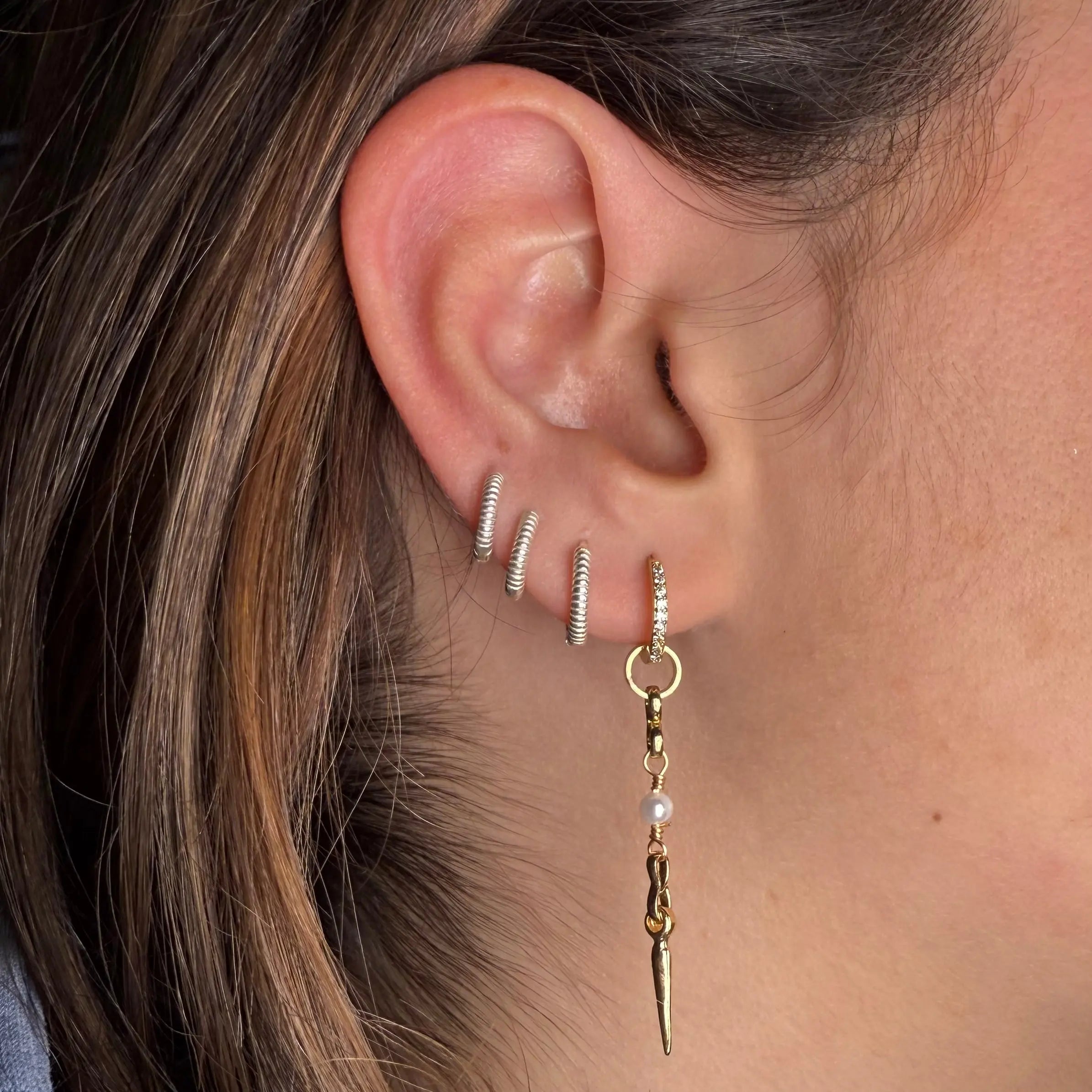 Örhänge - Vita pärlband - L8Hasselblad