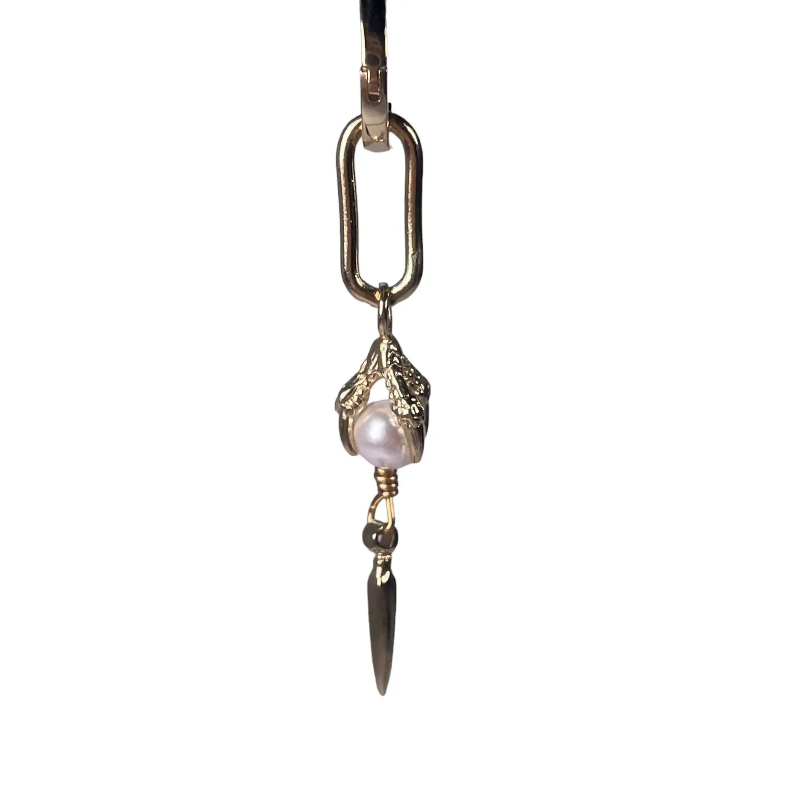 Örhängen - Hängande klo med pärla - L8Hasselblad