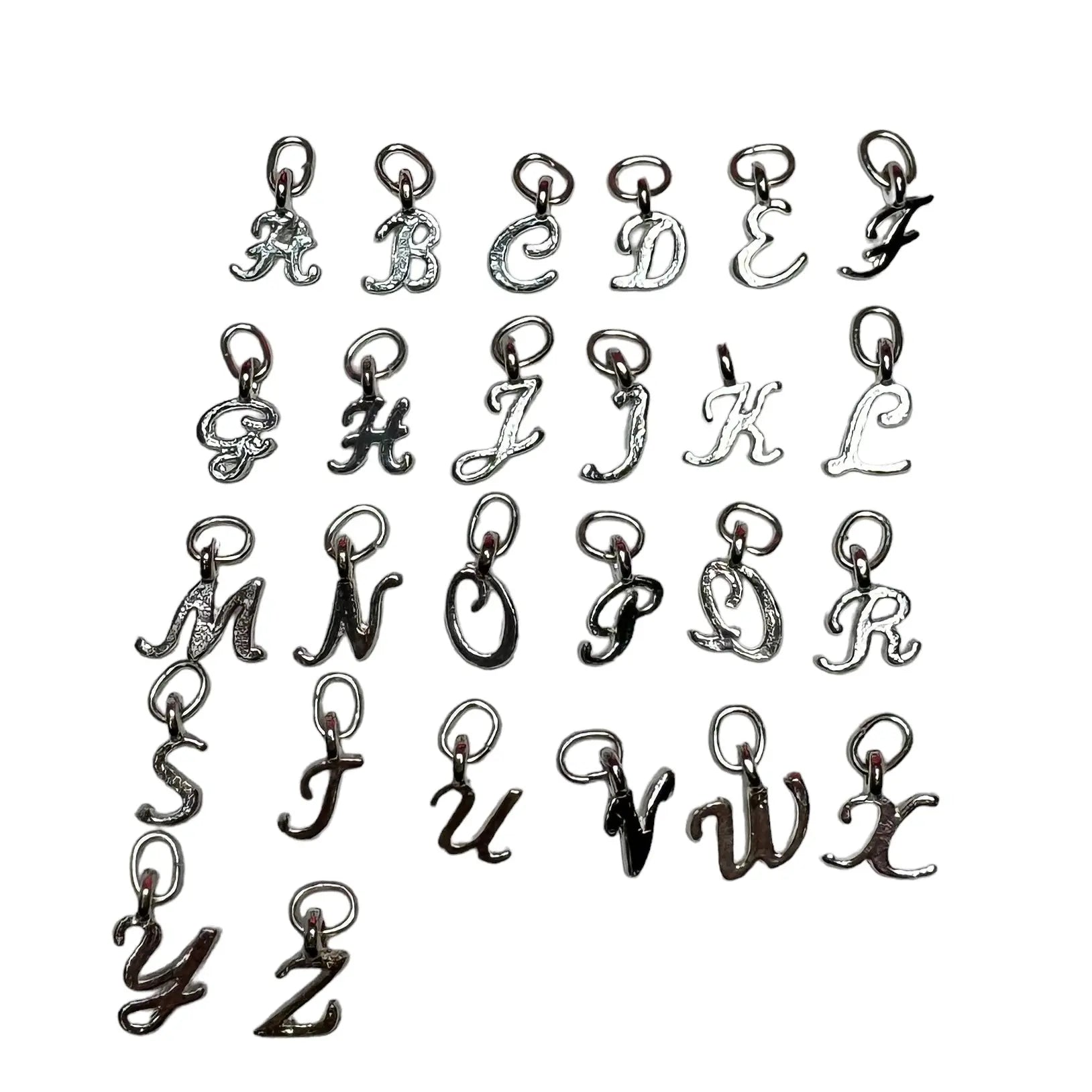 Örhängen - Kursiva bokstäver - L8Hasselblad