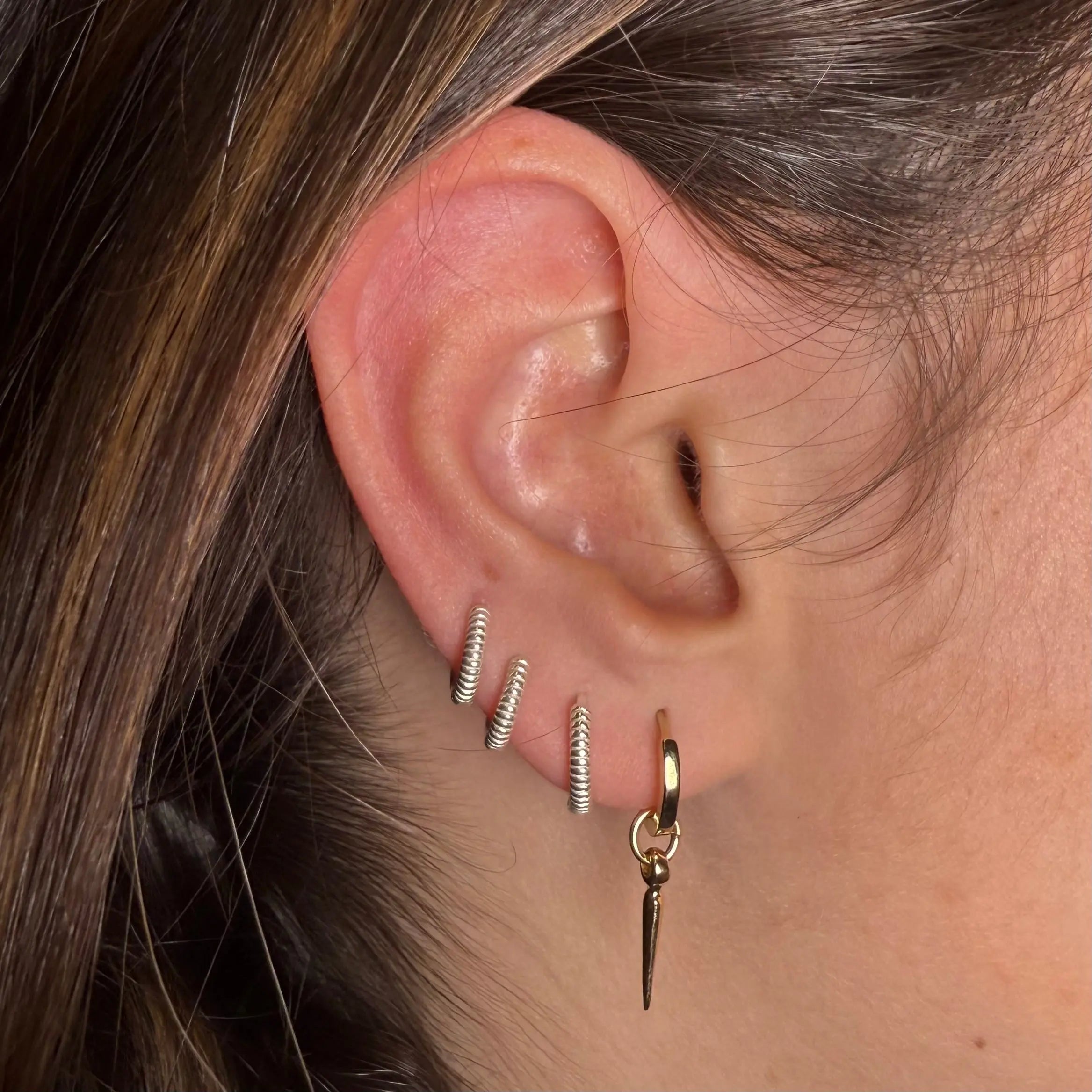 Örhängen - Lilla runda niten - L8Hasselblad