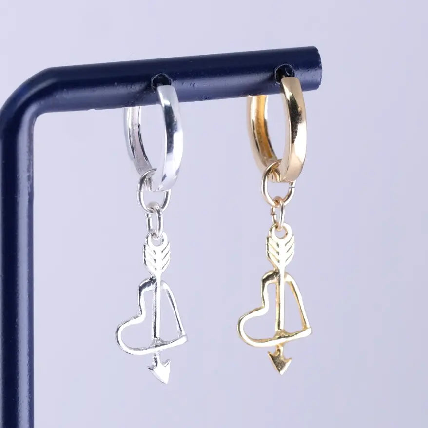 Örhängen- Tunt hjärta med pil L8Hasselblad