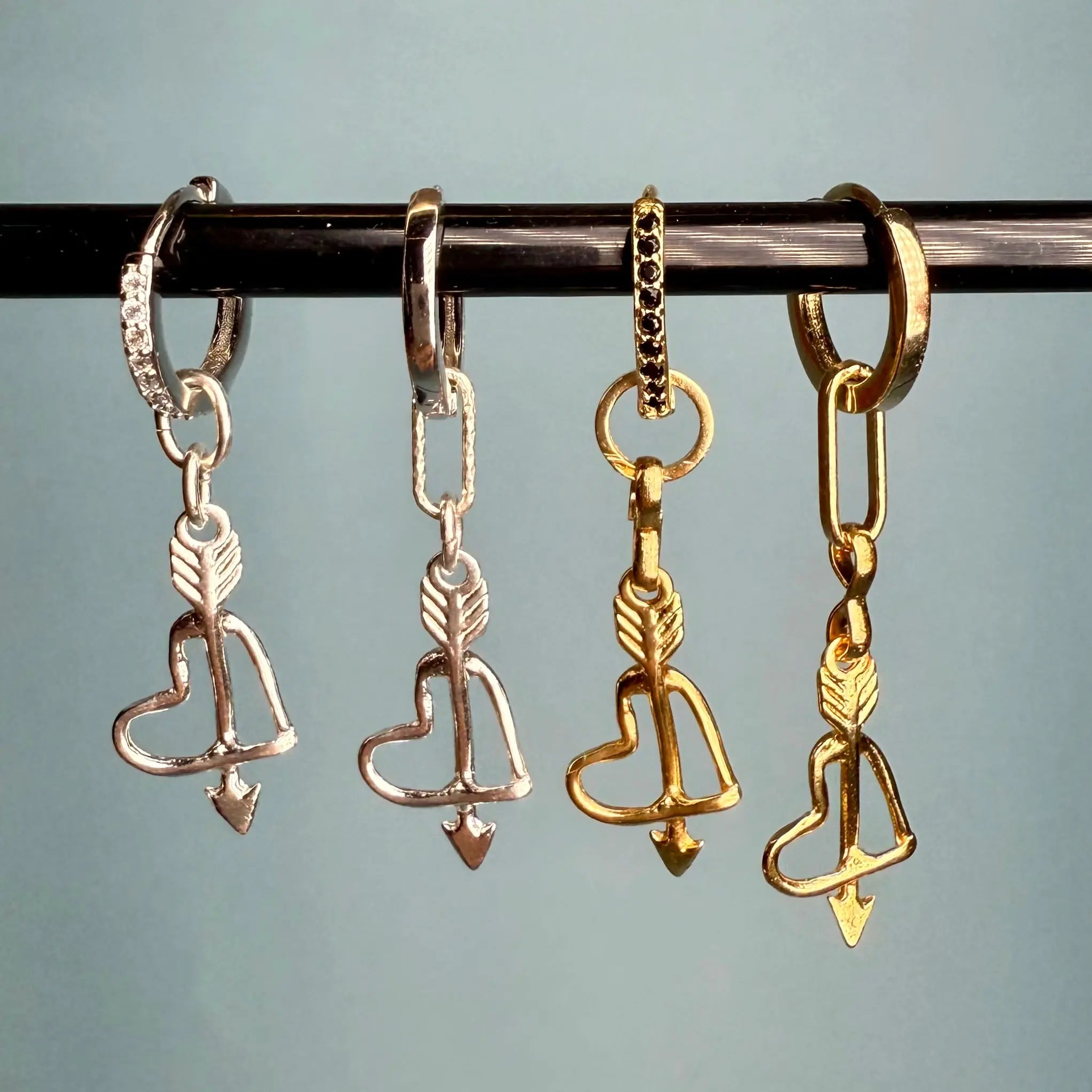 Örhängen - Tunt hjärta med pil - L8Hasselblad