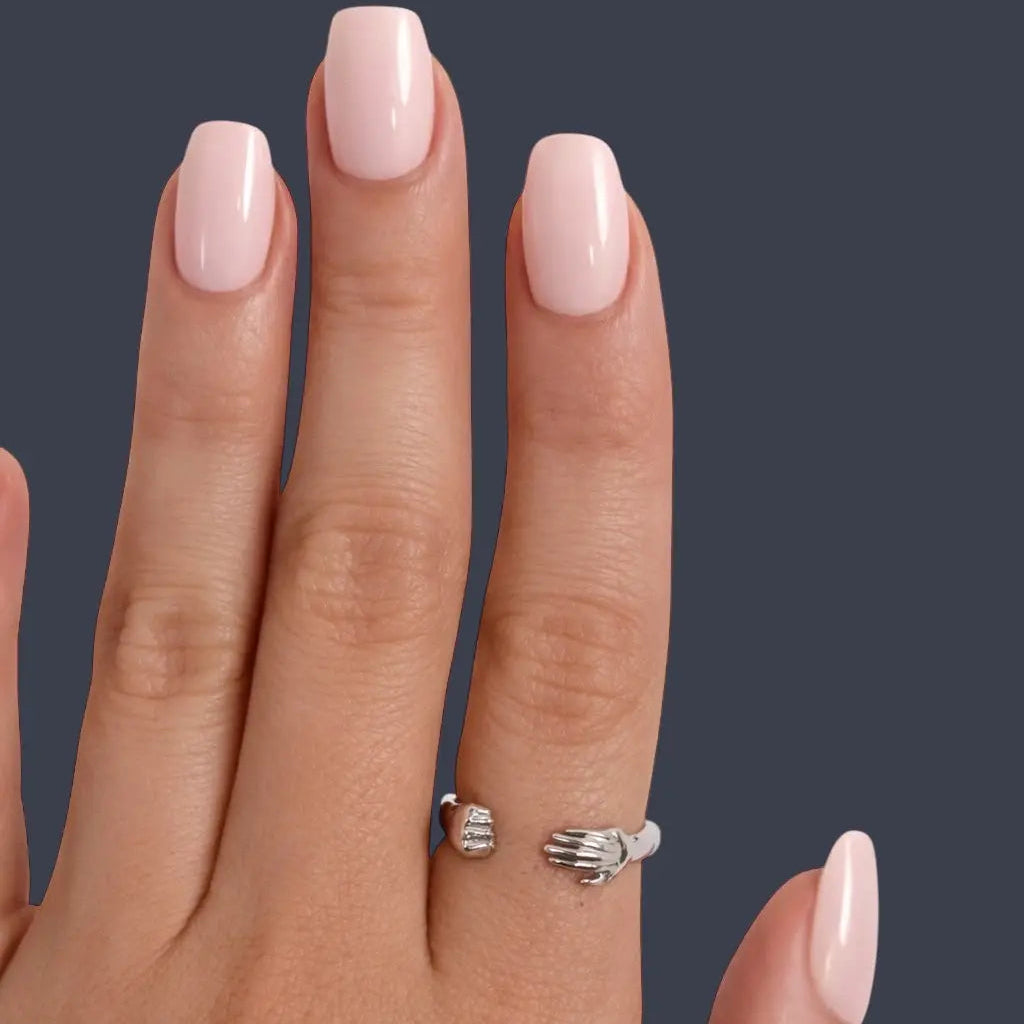 Kramen ring / öppen knuten hand L8Hasselblad