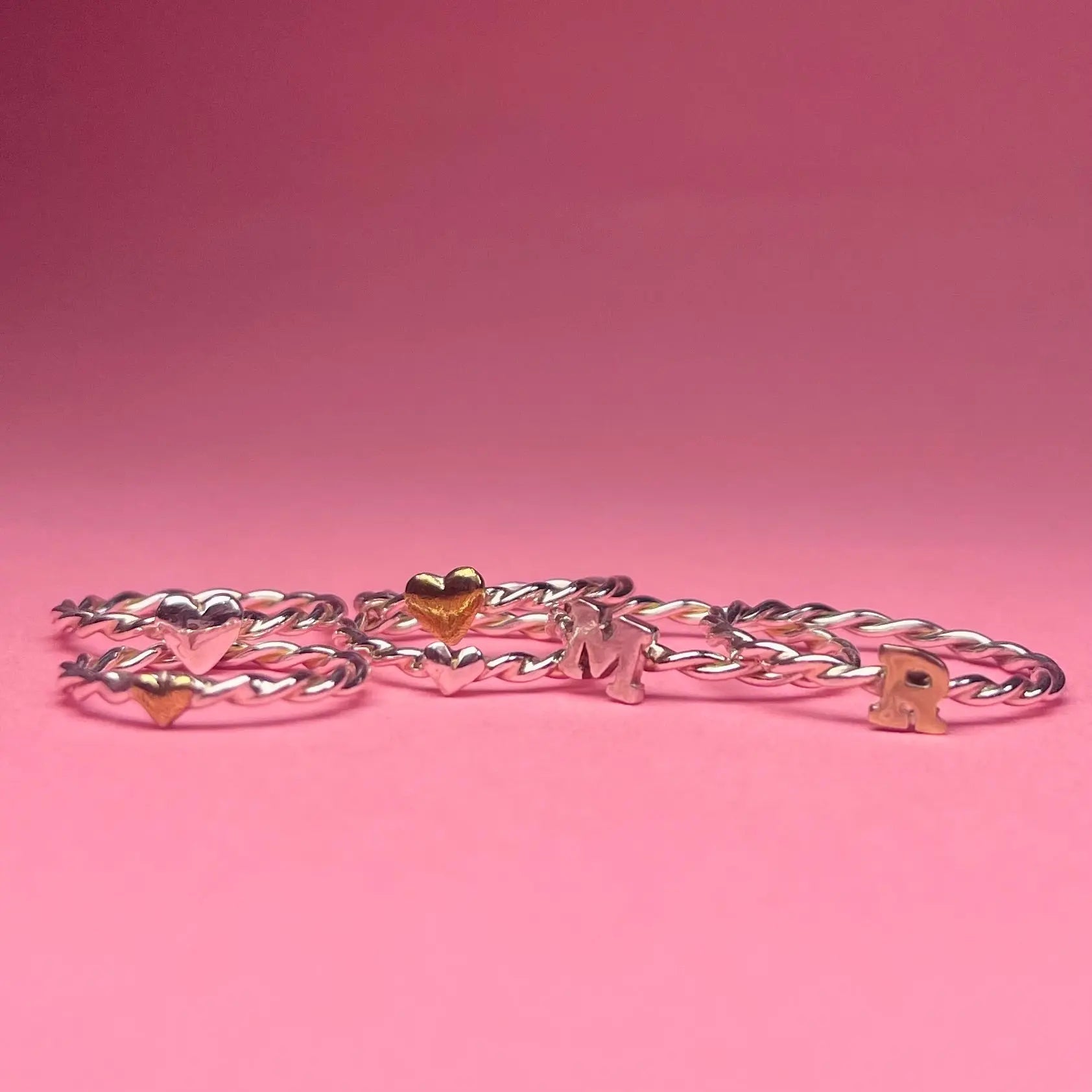 Ring - Snurrad bokstavsring - L8Hasselblad