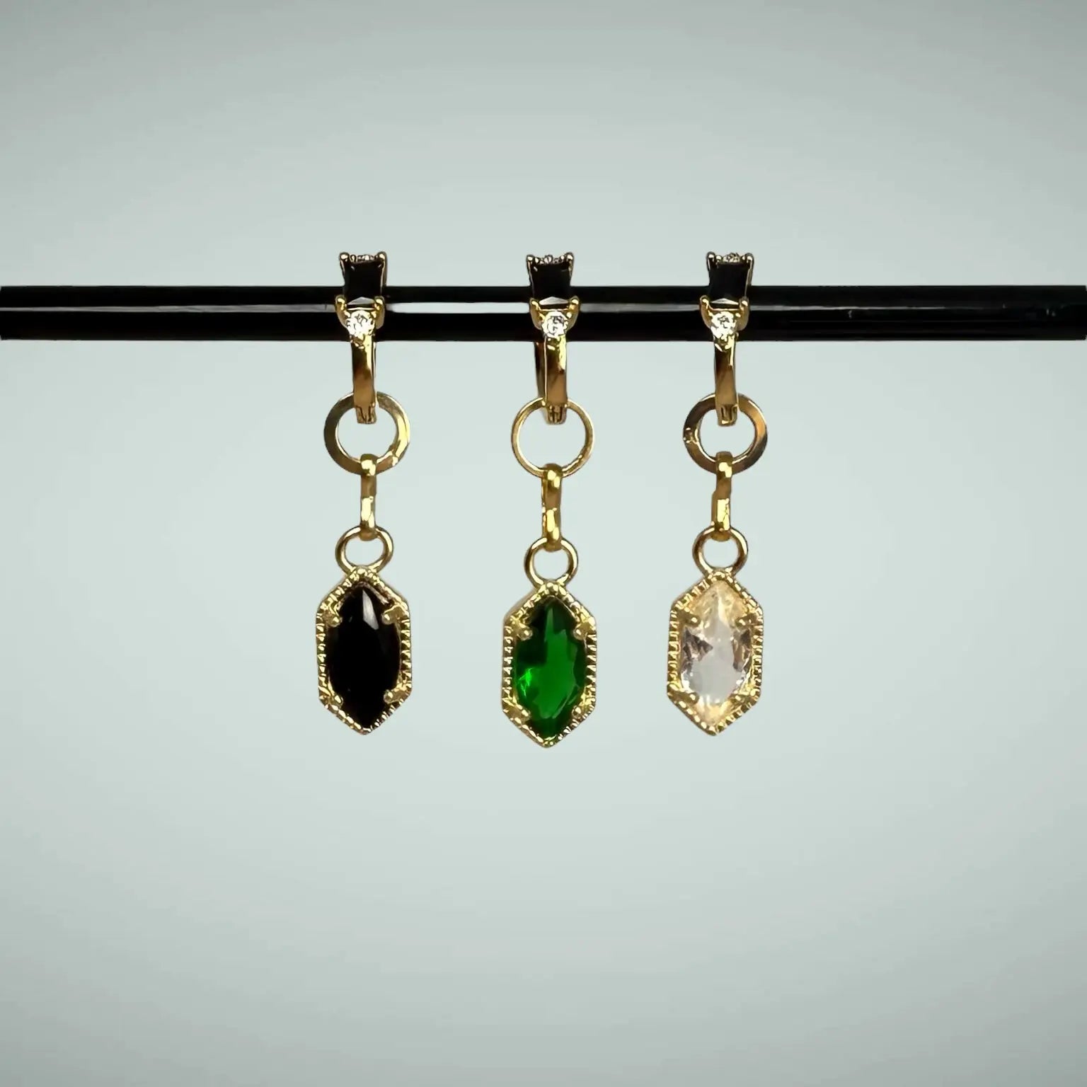 Saphira - guldörhänge - L8Hasselblad