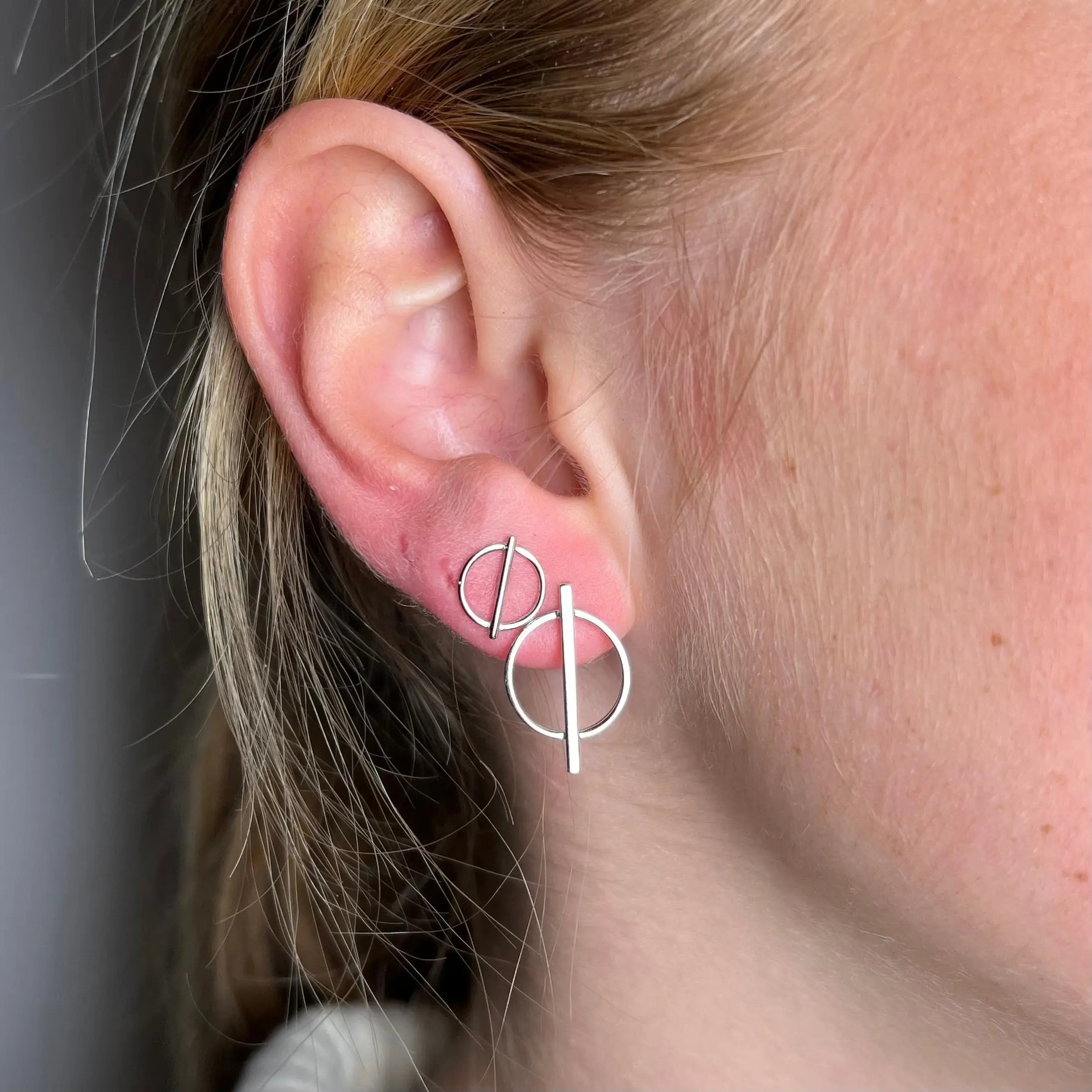 Stiftörhänge - Cirkel med pinne - L8Hasselblad