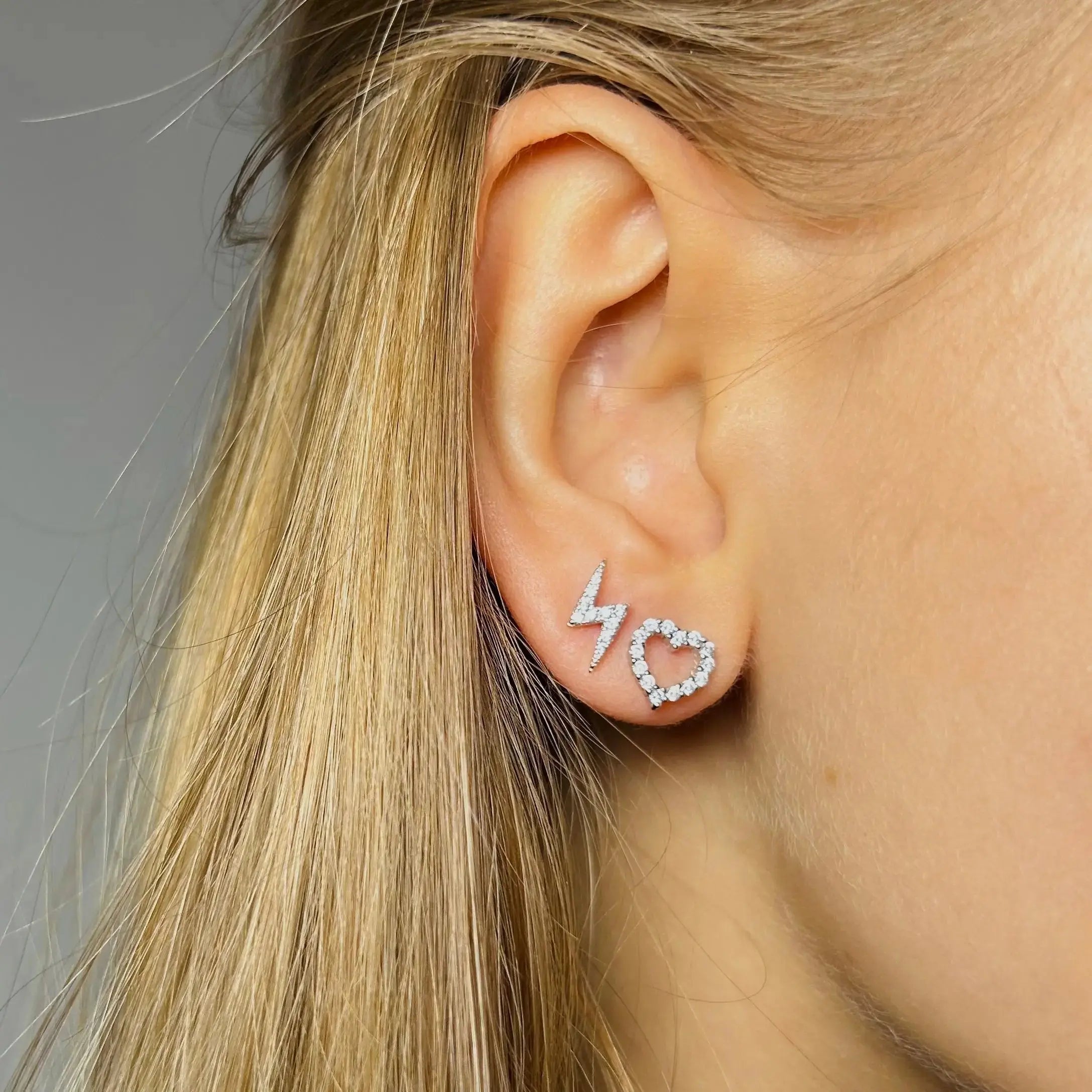 Stiftörhänge - Hjärta & Blixt med Zirkoner - L8Hasselblad