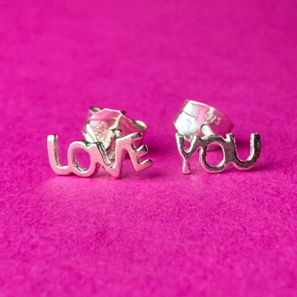 Stiftörhänge - LOVE YOU - L8Hasselblad