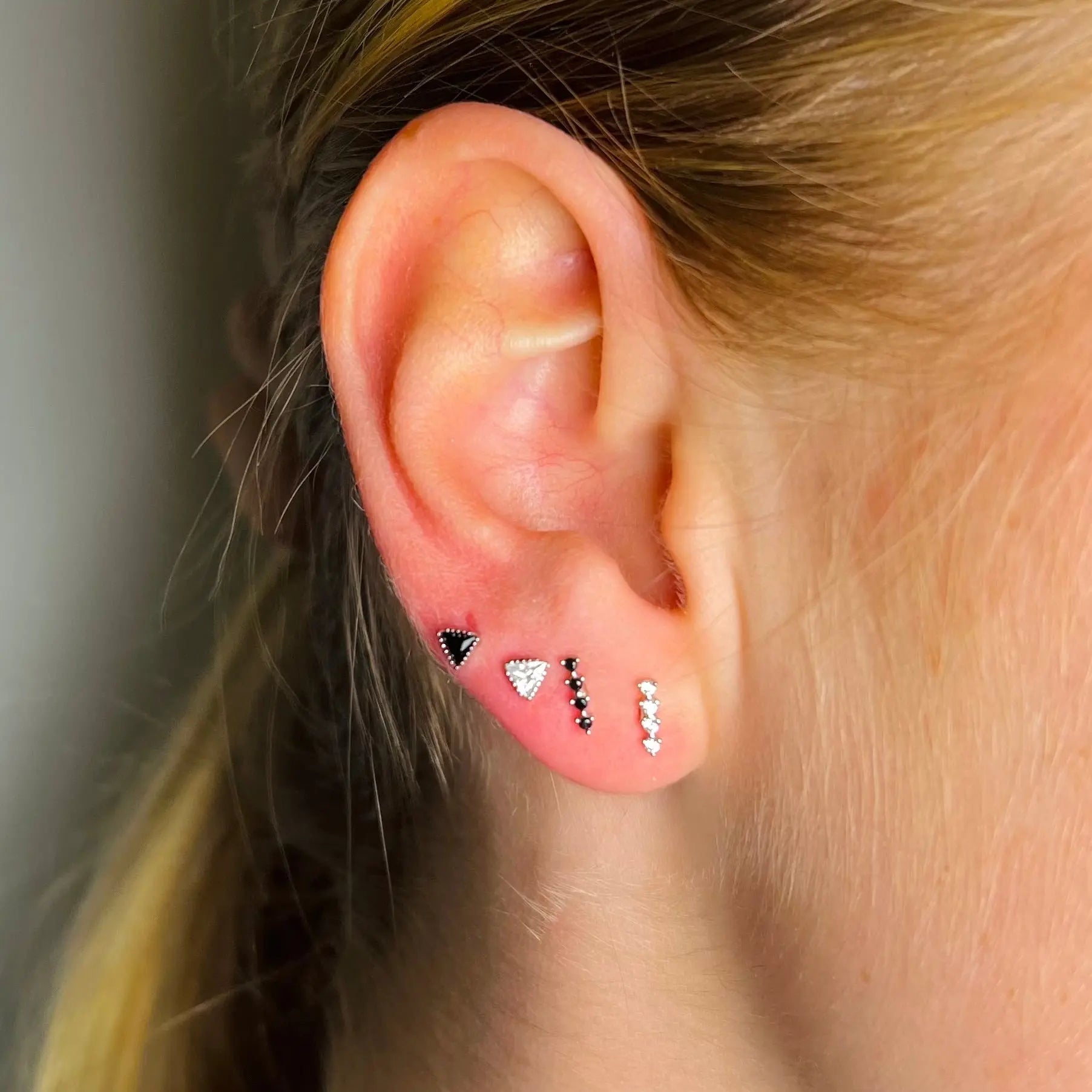 Stiftörhänge - Mini med Zirkoner - L8Hasselblad