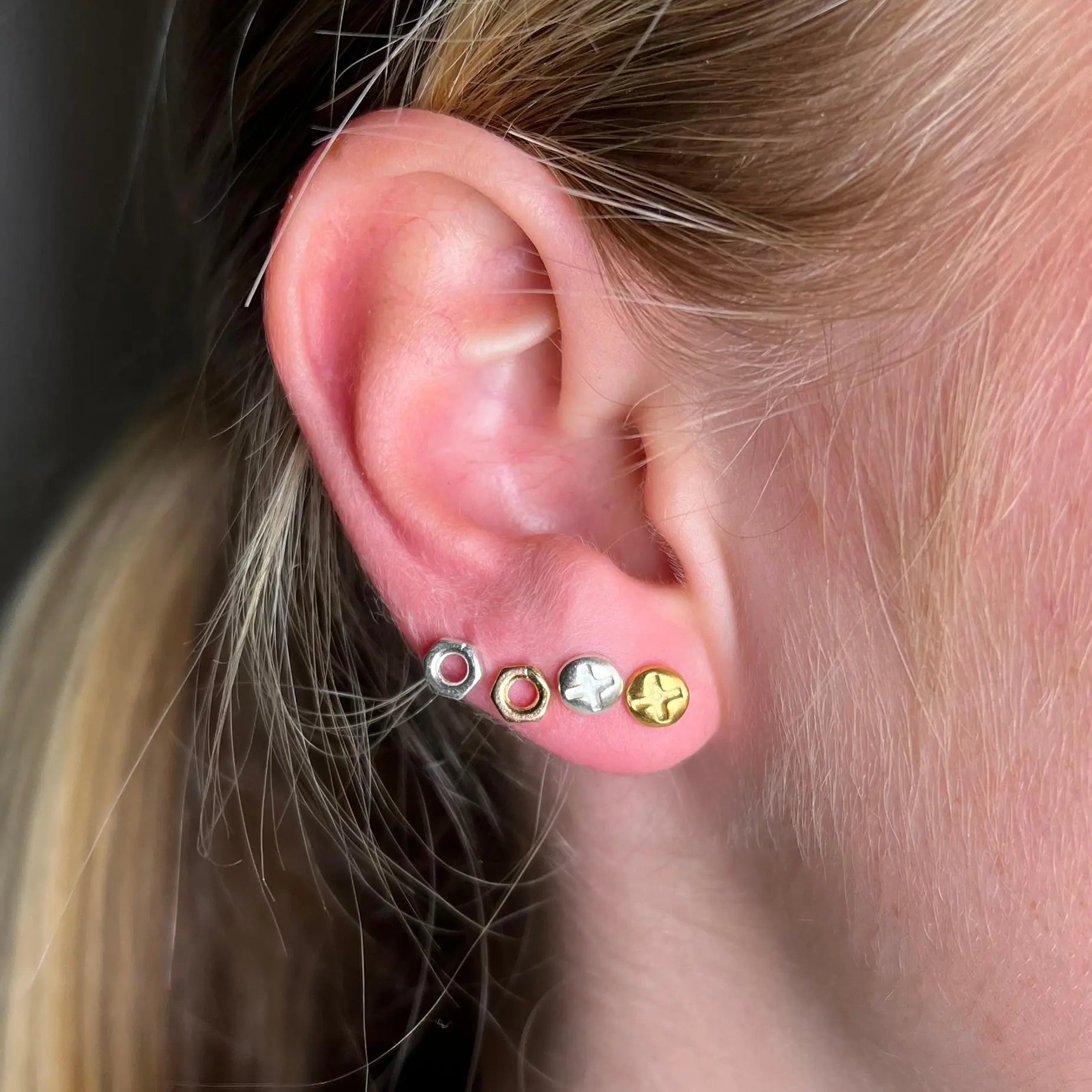 Stiftörhänge - Muttrar och skruvar - L8Hasselblad