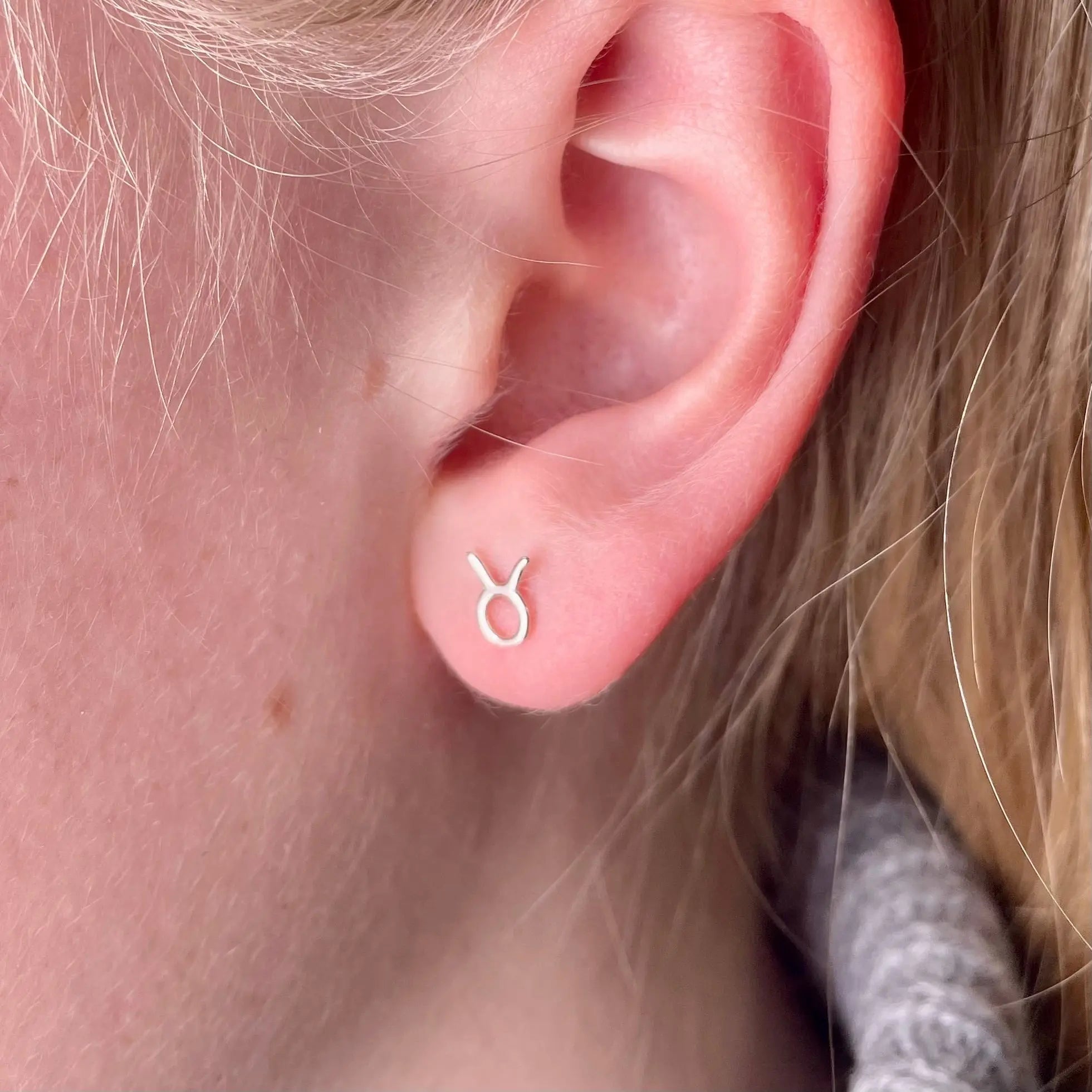 Stiftörhänge - Stjärntecken - L8Hasselblad