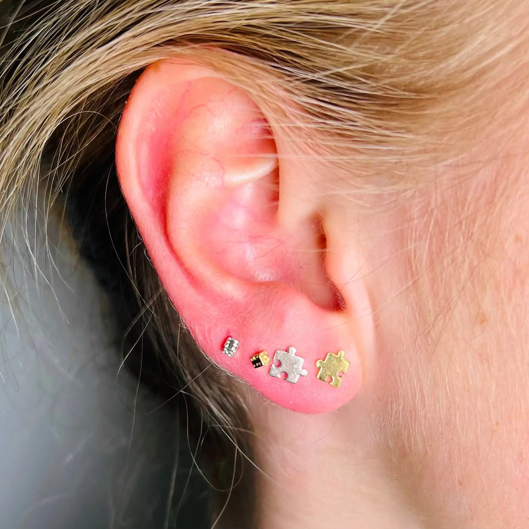 Stiftörhänge - Tärning & Pusselbit - L8Hasselblad