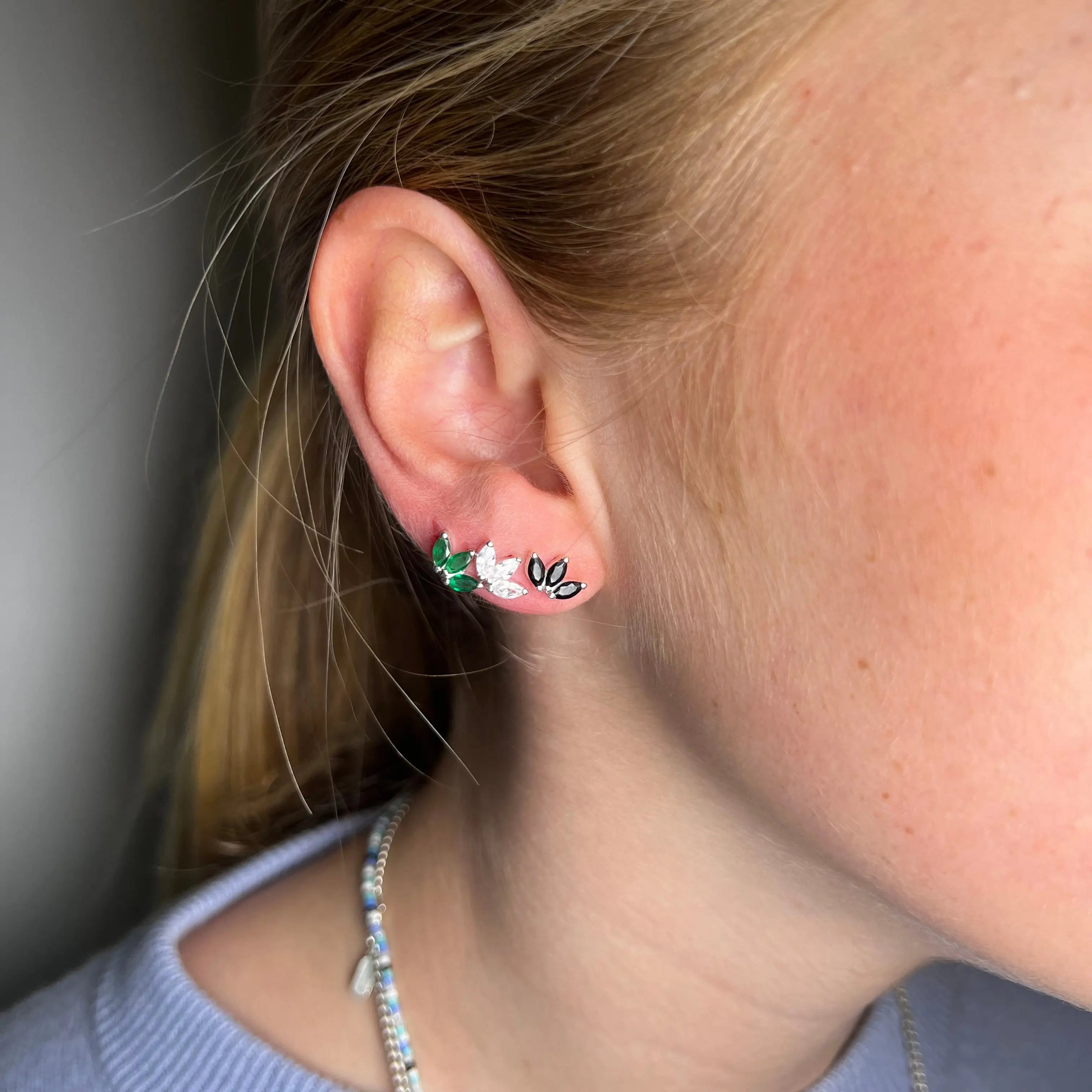 Stiftörhänge - Zirkoner Blomma - L8Hasselblad