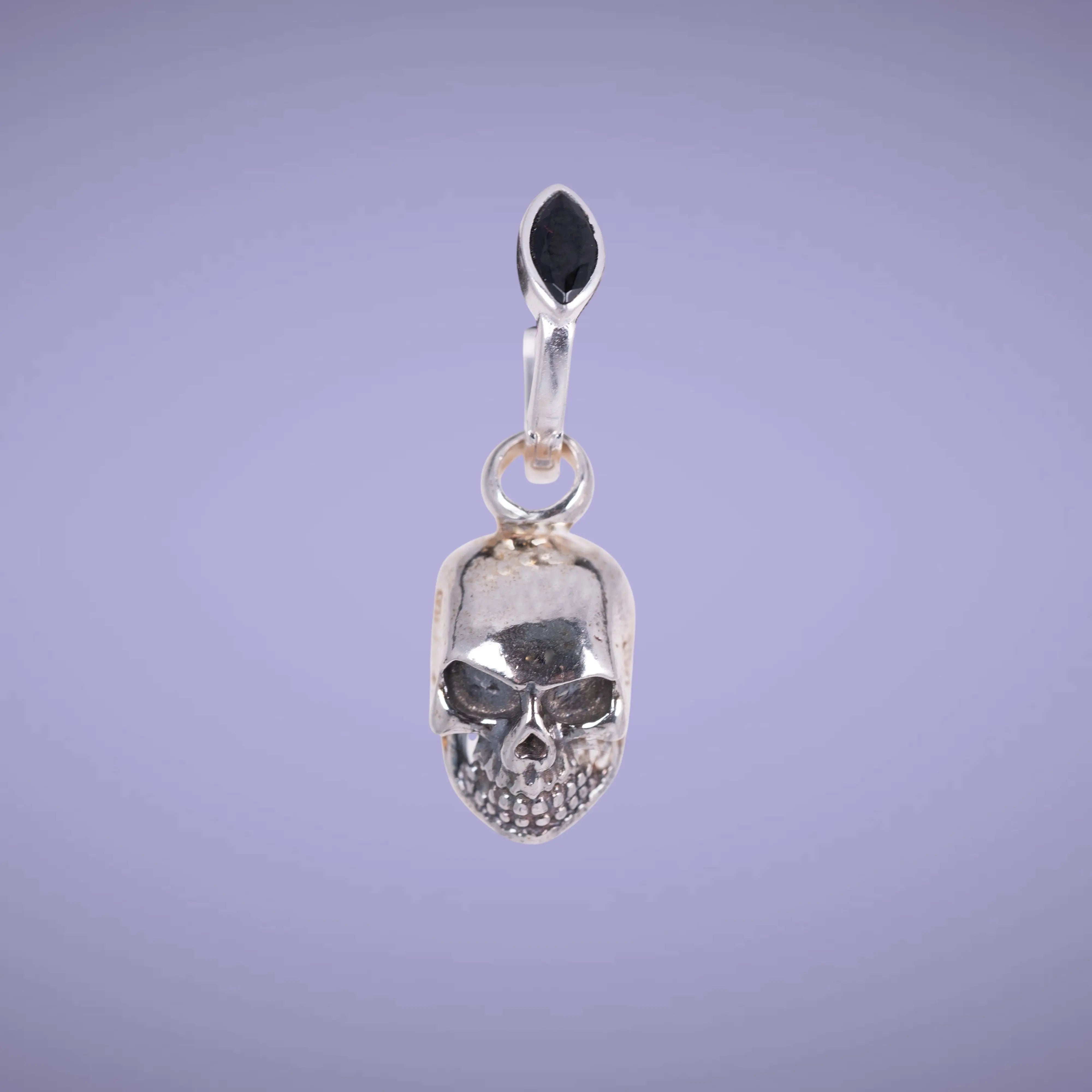 Stora Dödskallen - silverörhängen - L8Hasselblad