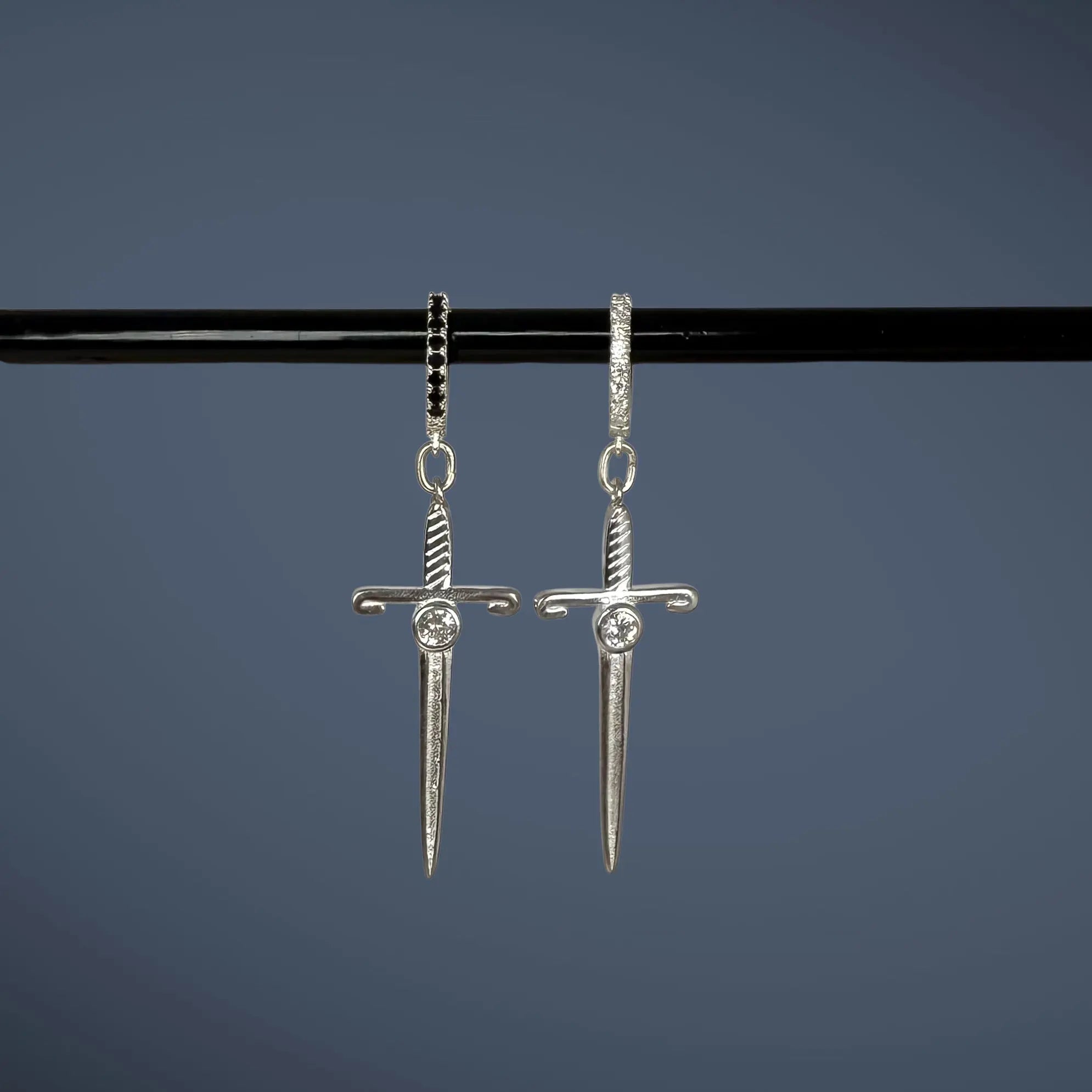 Svärdet - silverörhängen - L8Hasselblad