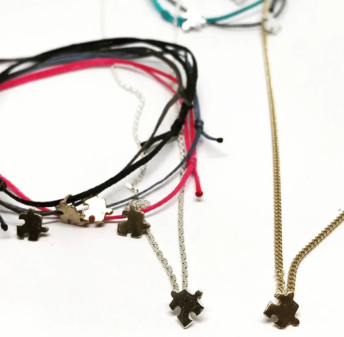 Trådarmband med pusselbit - L8Hasselblad