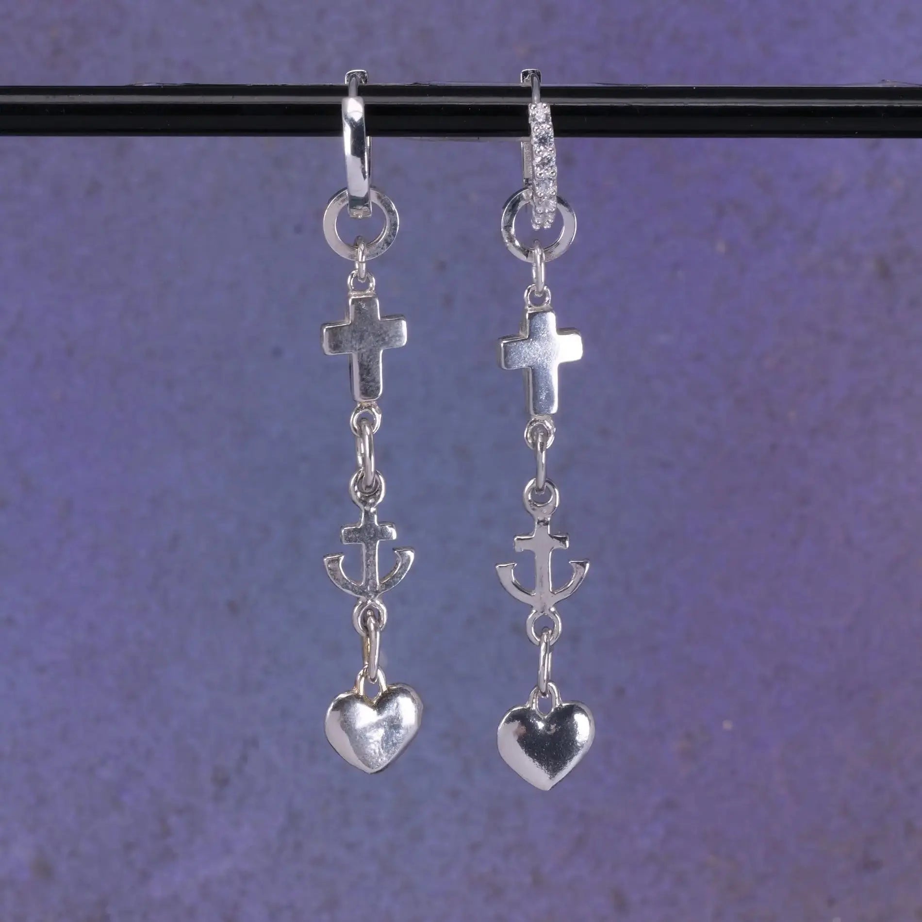 Tro, hopp & kärlek - Långt hängande örhänge L8Hasselblad