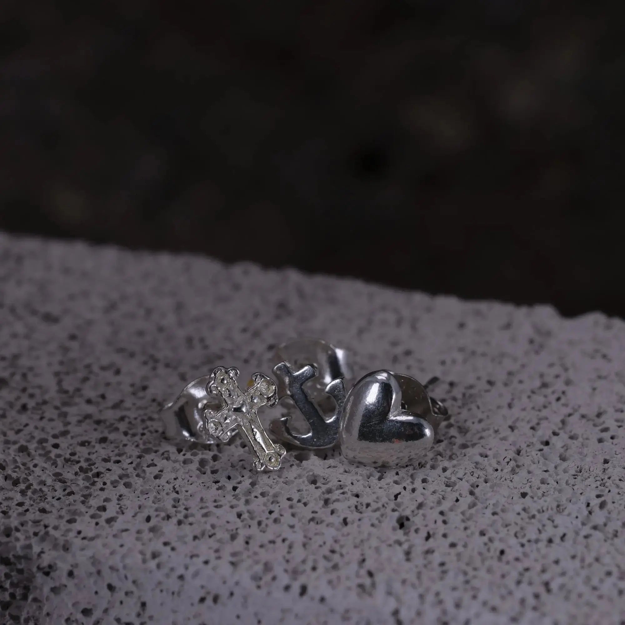 Tro, hopp & kärlek - Stiftörhänge L8Hasselblad