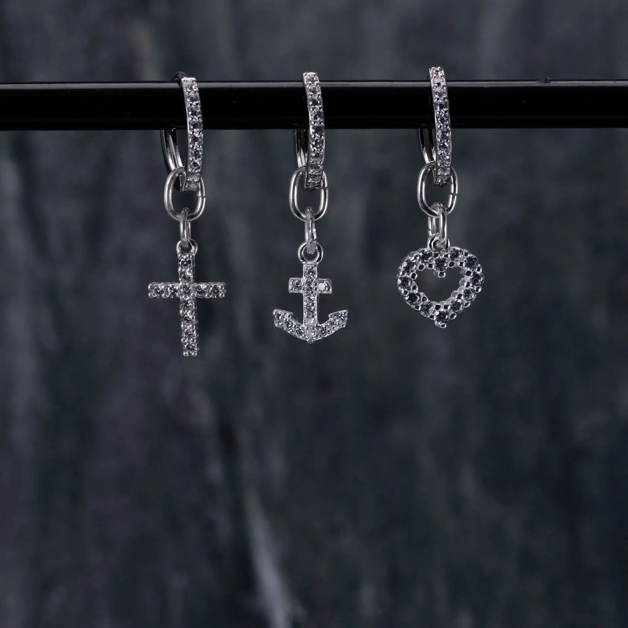 Tro, hopp & kärlek med zirkoner - Örhänge L8Hasselblad