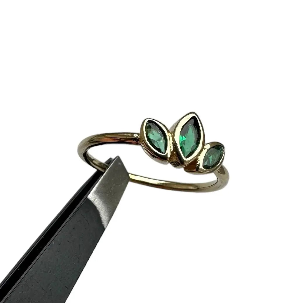 Tunn ring med blomma - L8Hasselblad