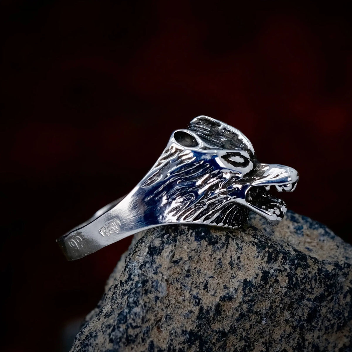 Vargen - Ring L8Hasselblad