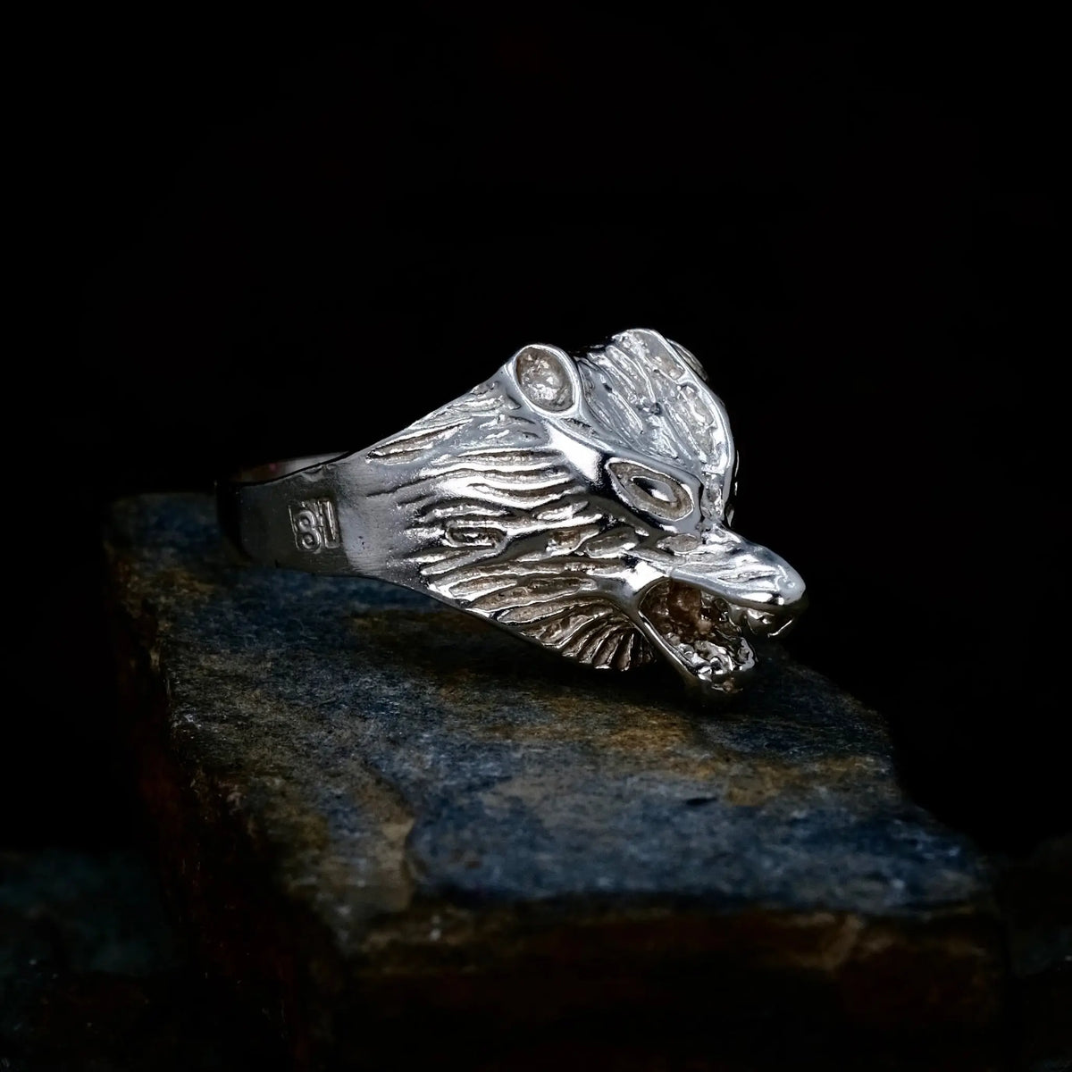 Vargen - Ring L8Hasselblad