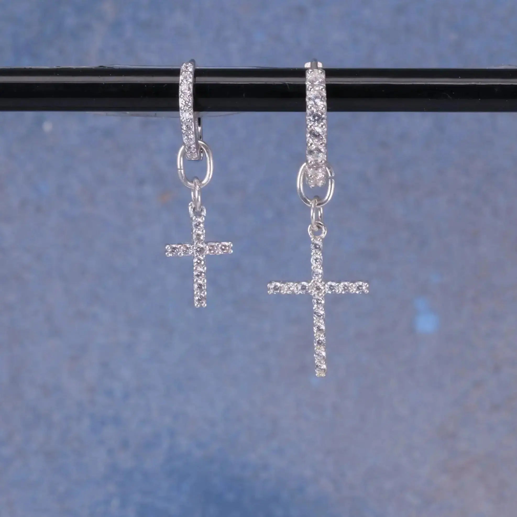 Glimrande korset - Örhänge L8Hasselblad