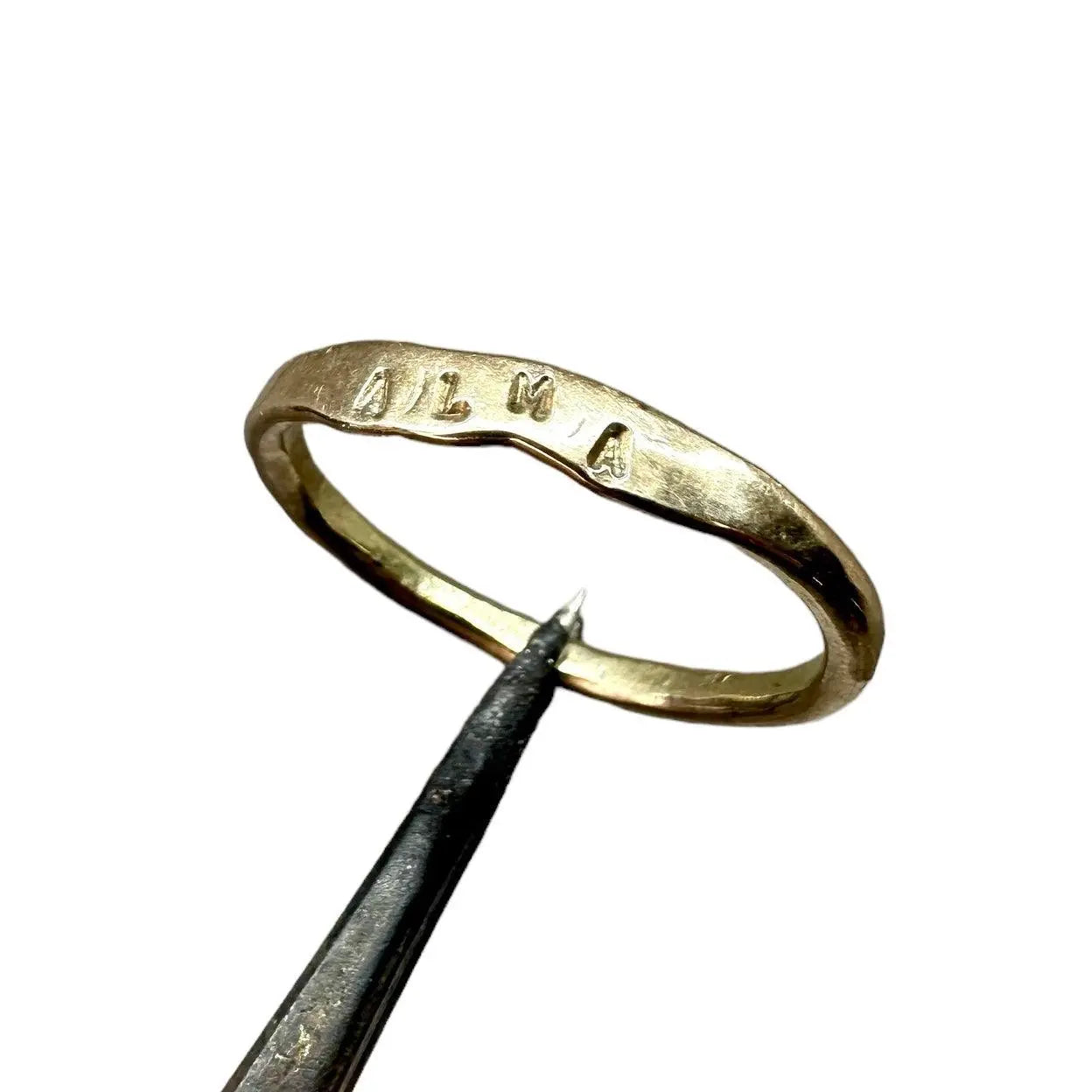 2 mm namnring 18K guld - L8Hasselblad