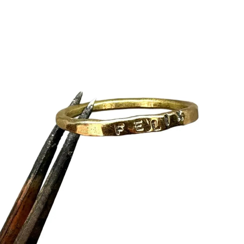 2 mm namnring 18K guld - L8Hasselblad