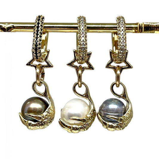 Earring with claw &amp; pearl in double gold 