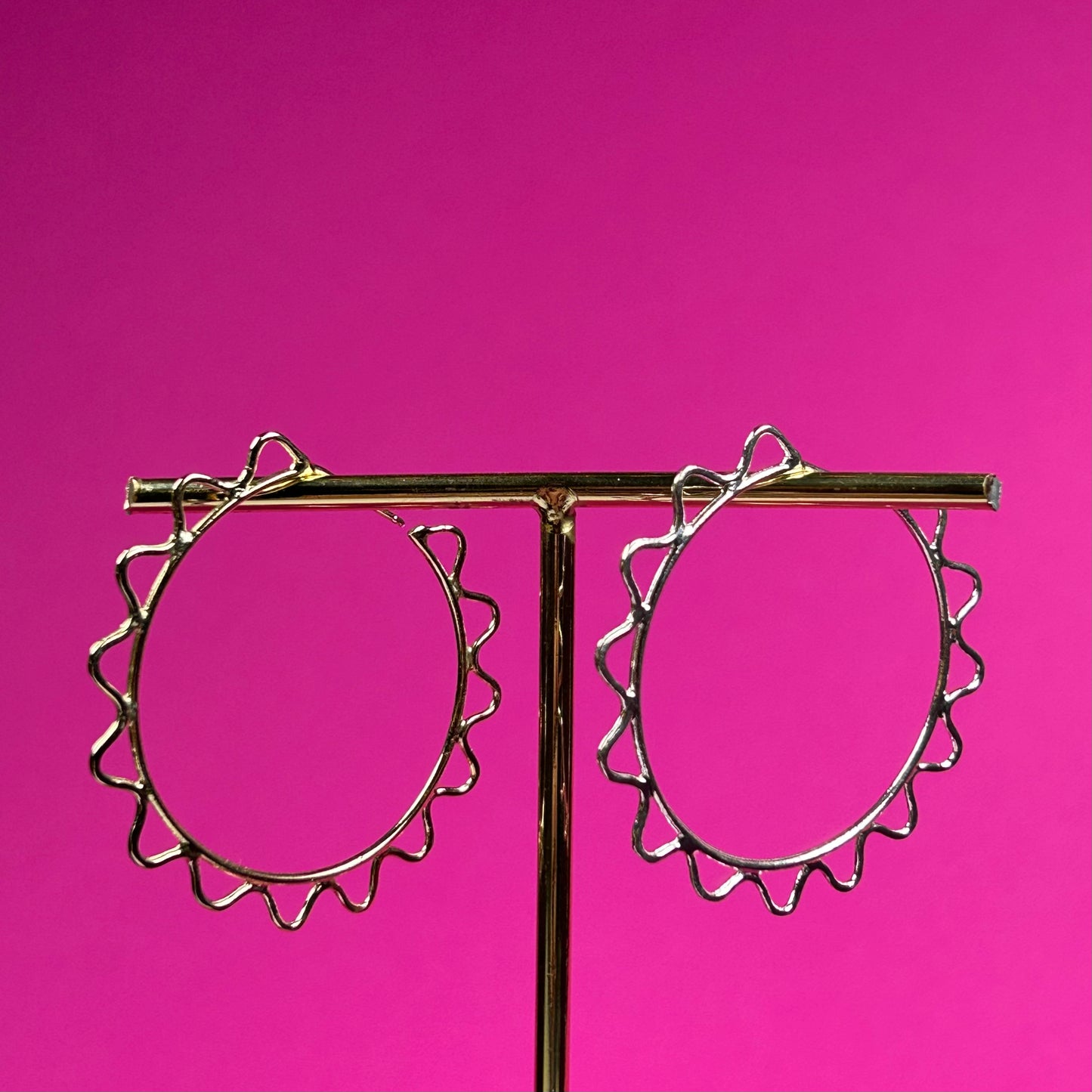 Stud hoops with pattern