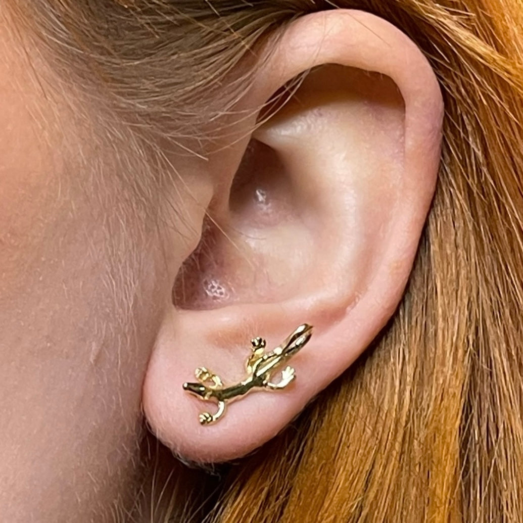 Stud earring with large lizard