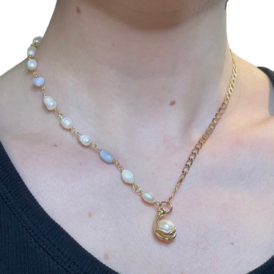 Claw necklace with 50/50 chain &amp; pastel pearls gold double