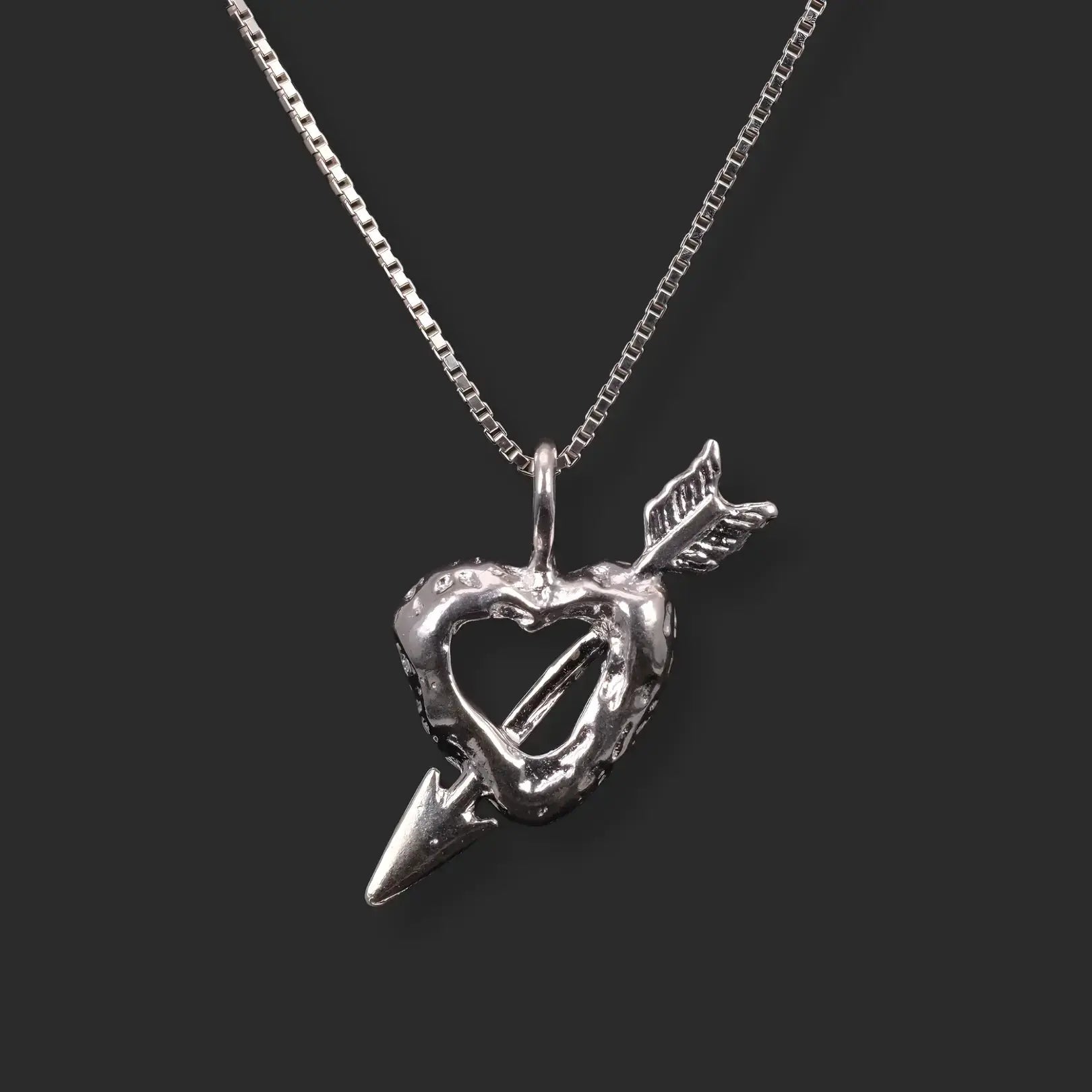 Amors Pil - Berlock med Halsband L8Hasselblad