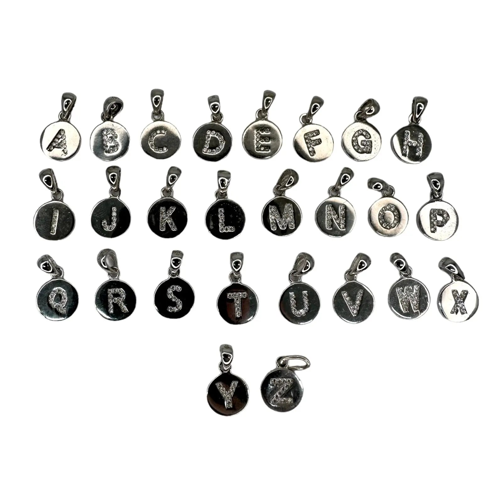 Berlock - Bokstavsbricka med Zirkoner i Silver - L8Hasselblad