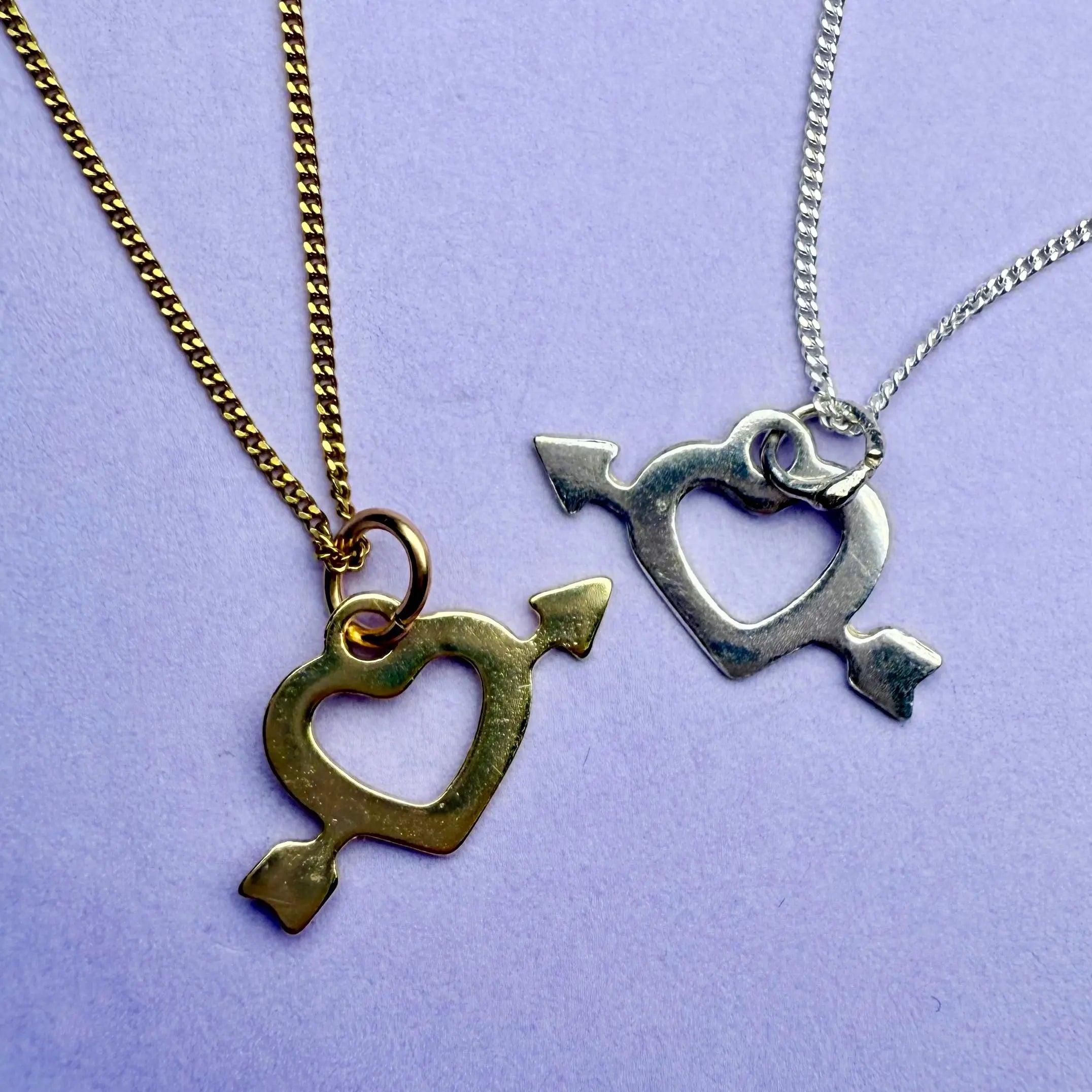 Berlock - Ihåligt hjärta med pil - L8Hasselblad