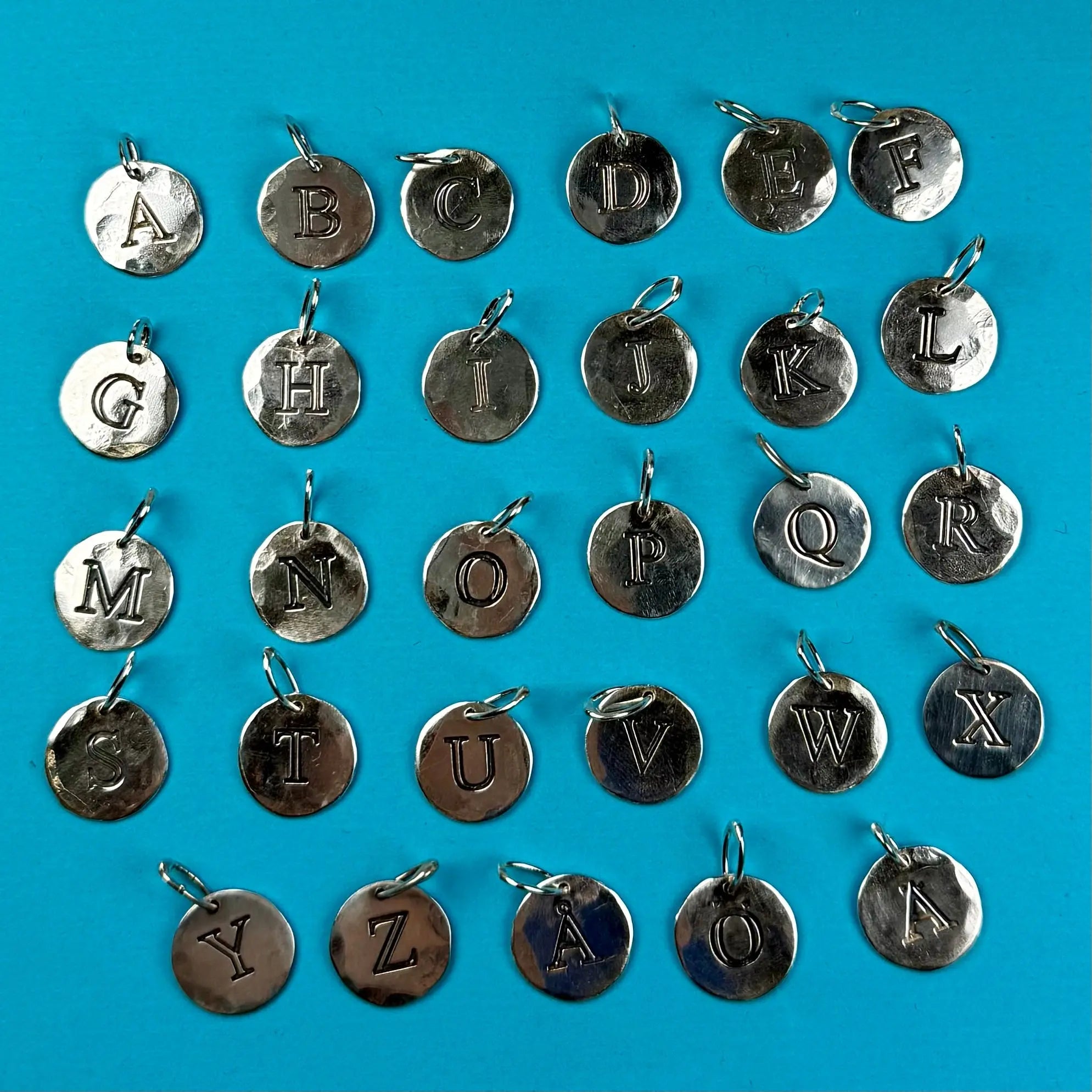 Berlock - Stämplade bokstavsberlocker - L8Hasselblad