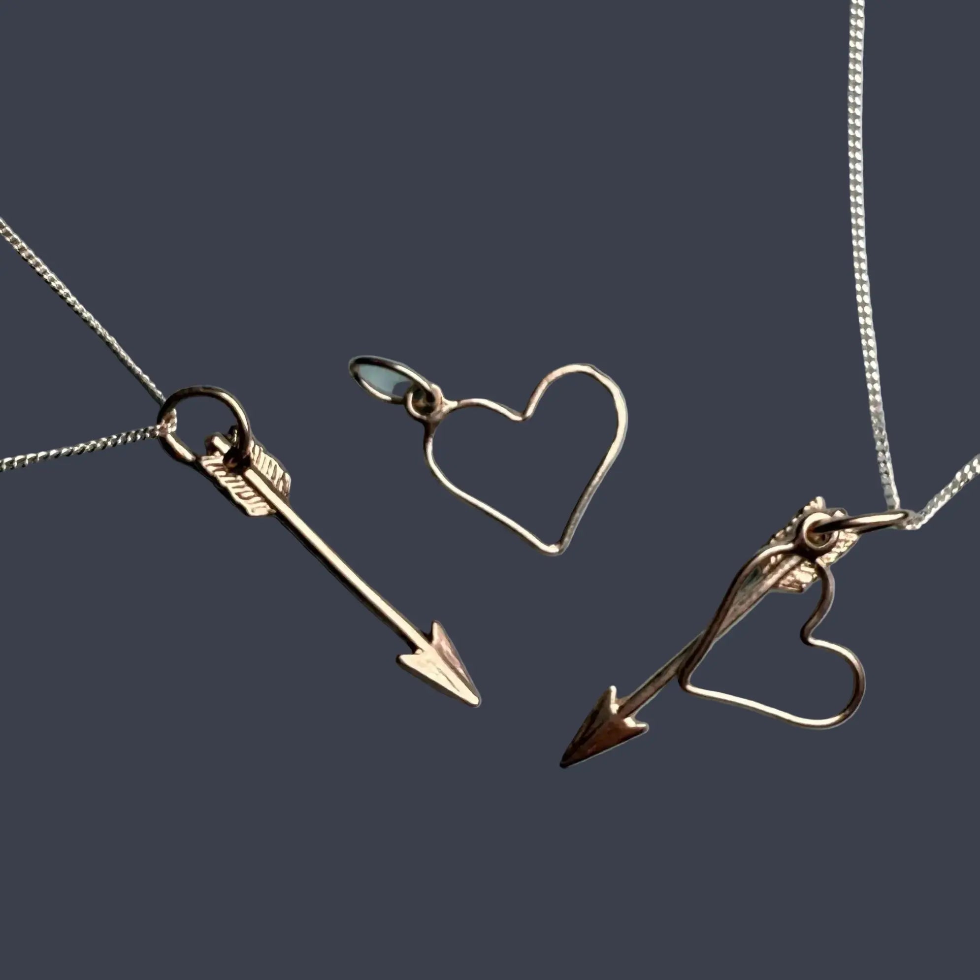 Berlock - Tunt hjärta och pil - L8Hasselblad