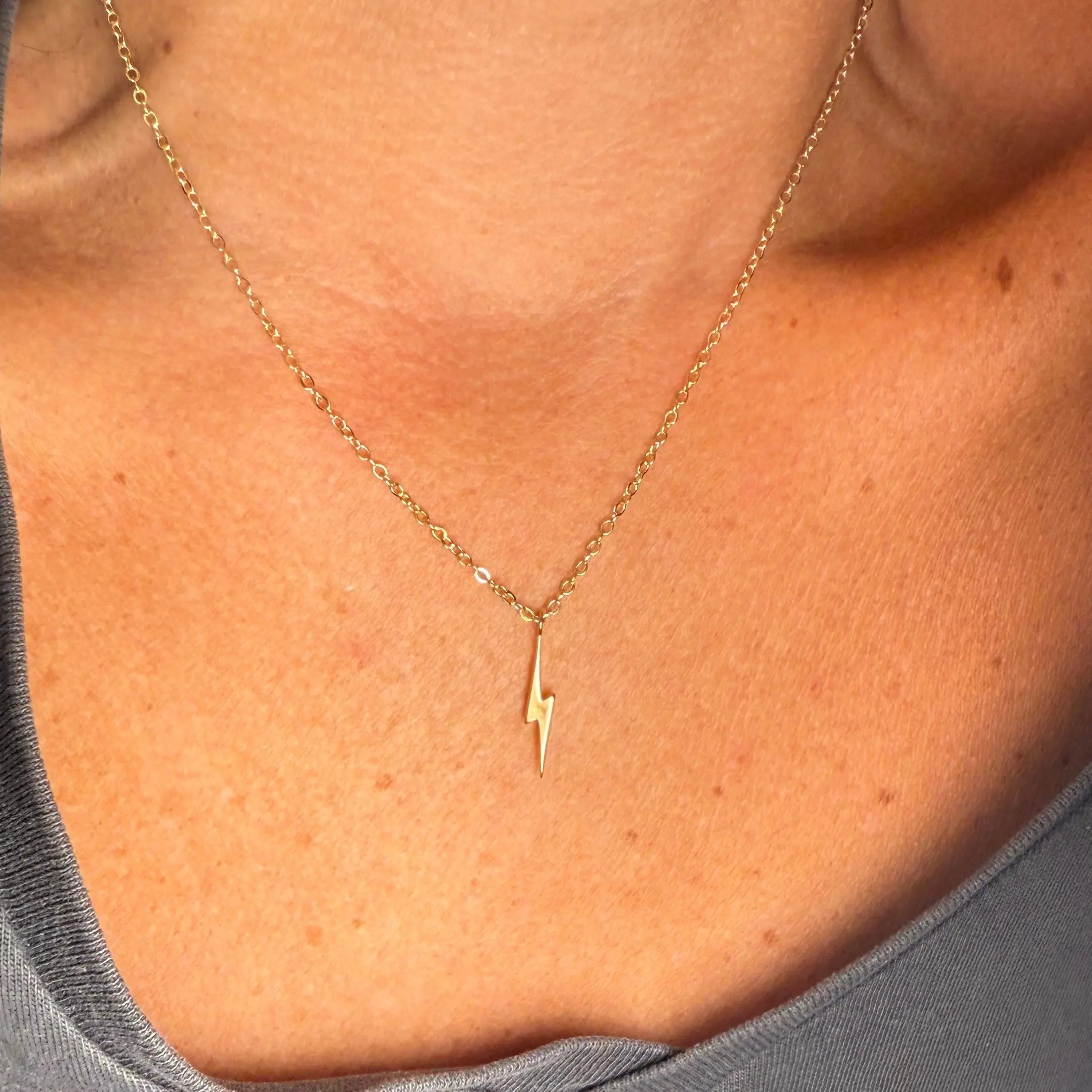 Blixten - monterat guldhalsband - L8Hasselblad