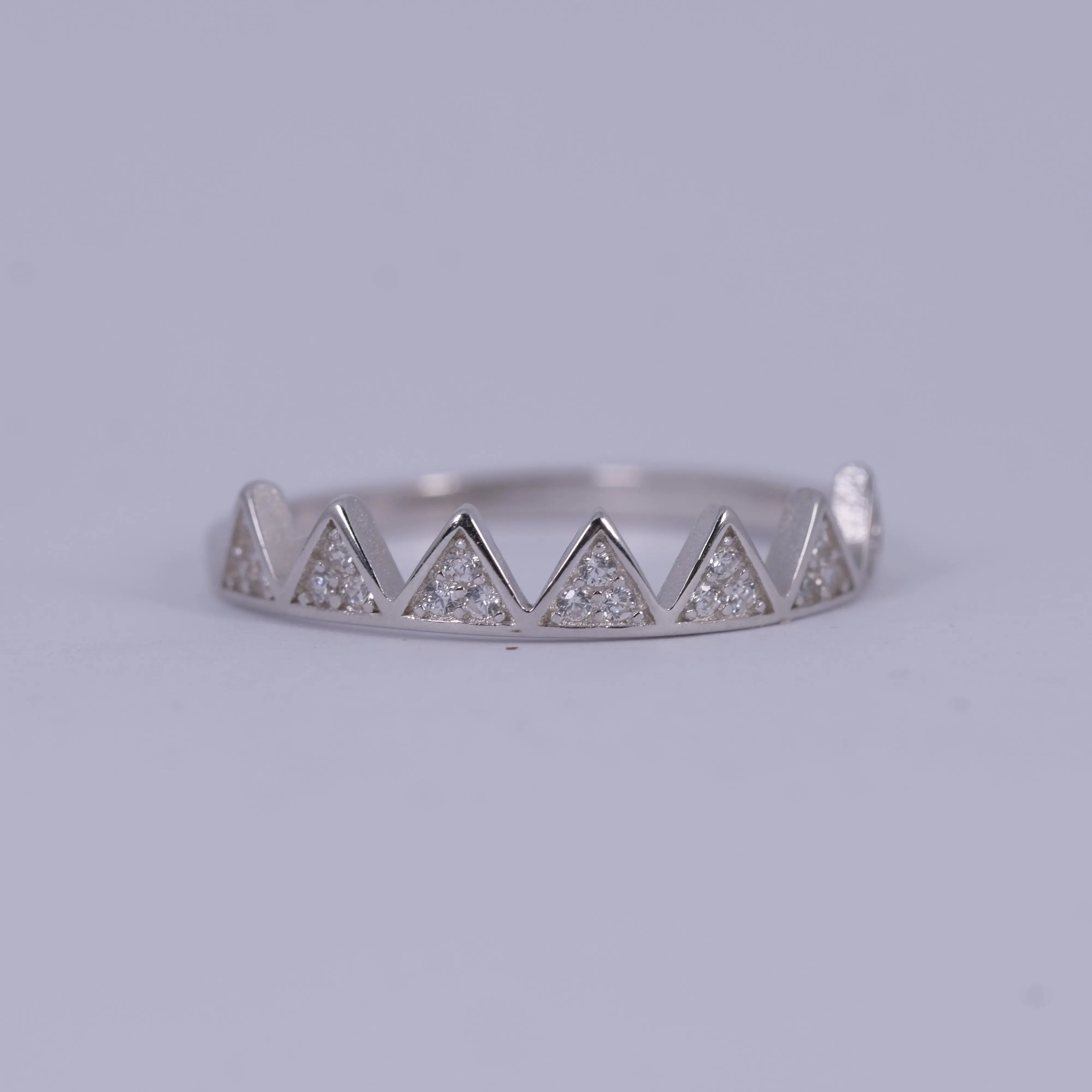 Crona - triangelformad silverring L8Hasselblad