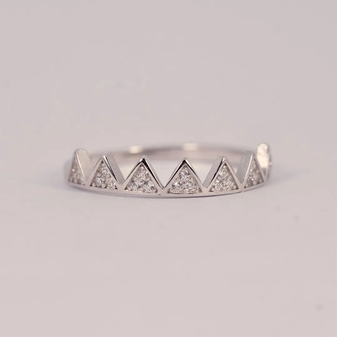 Crona - triangelformad silverring - L8Hasselblad