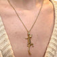 Fitted necklace with lizard