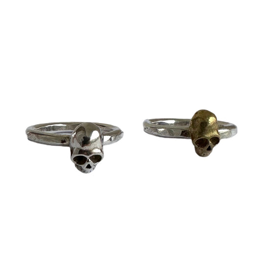 Thick ring with skull