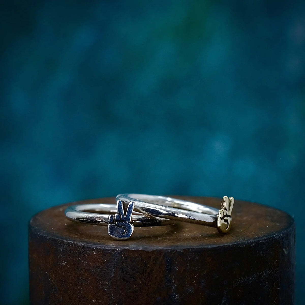 Peace Hands - 2mm Ring L8Hasselblad