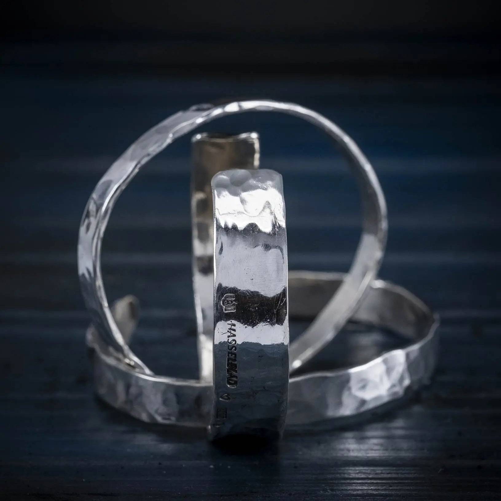 Bankat stelt armband L8Hasselblad