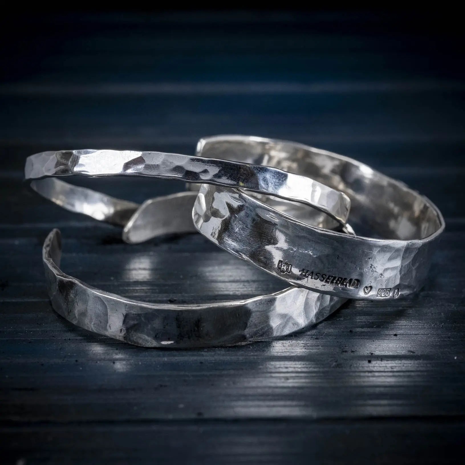 Bankat stelt armband L8Hasselblad