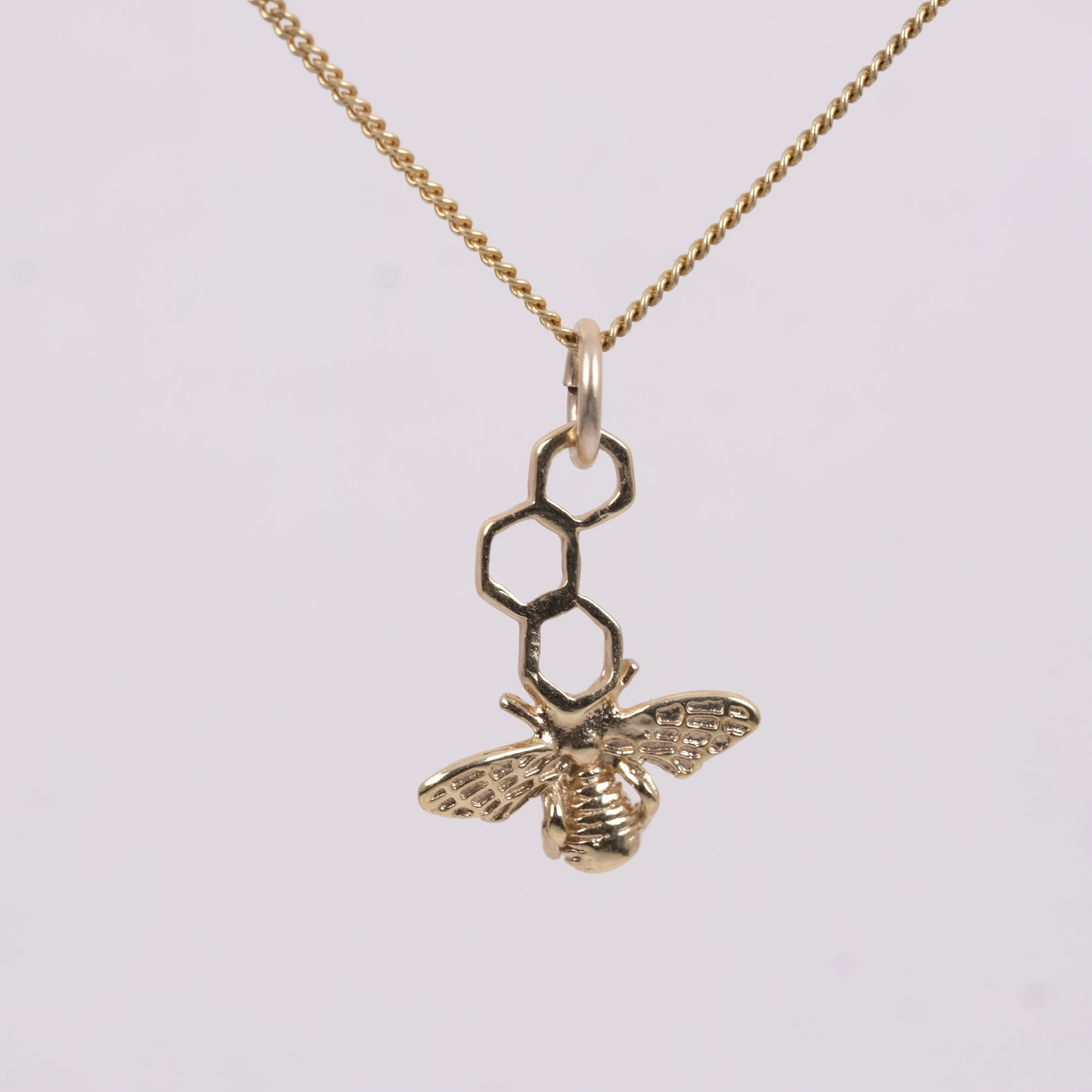 Bee brave med honungskupa - Halsband L8Hasselblad